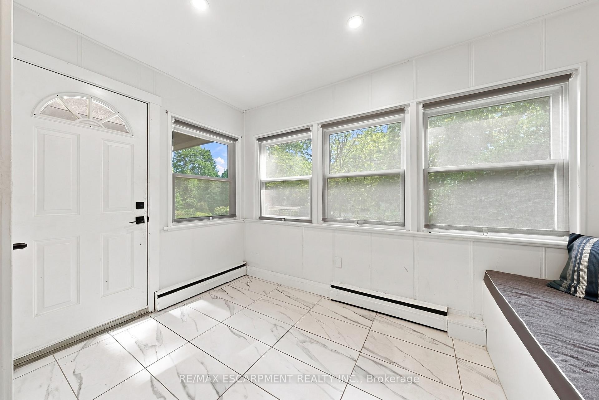 Photo 3 of 2177 Lakeshore Road, Burlington, Brant — HOMEH