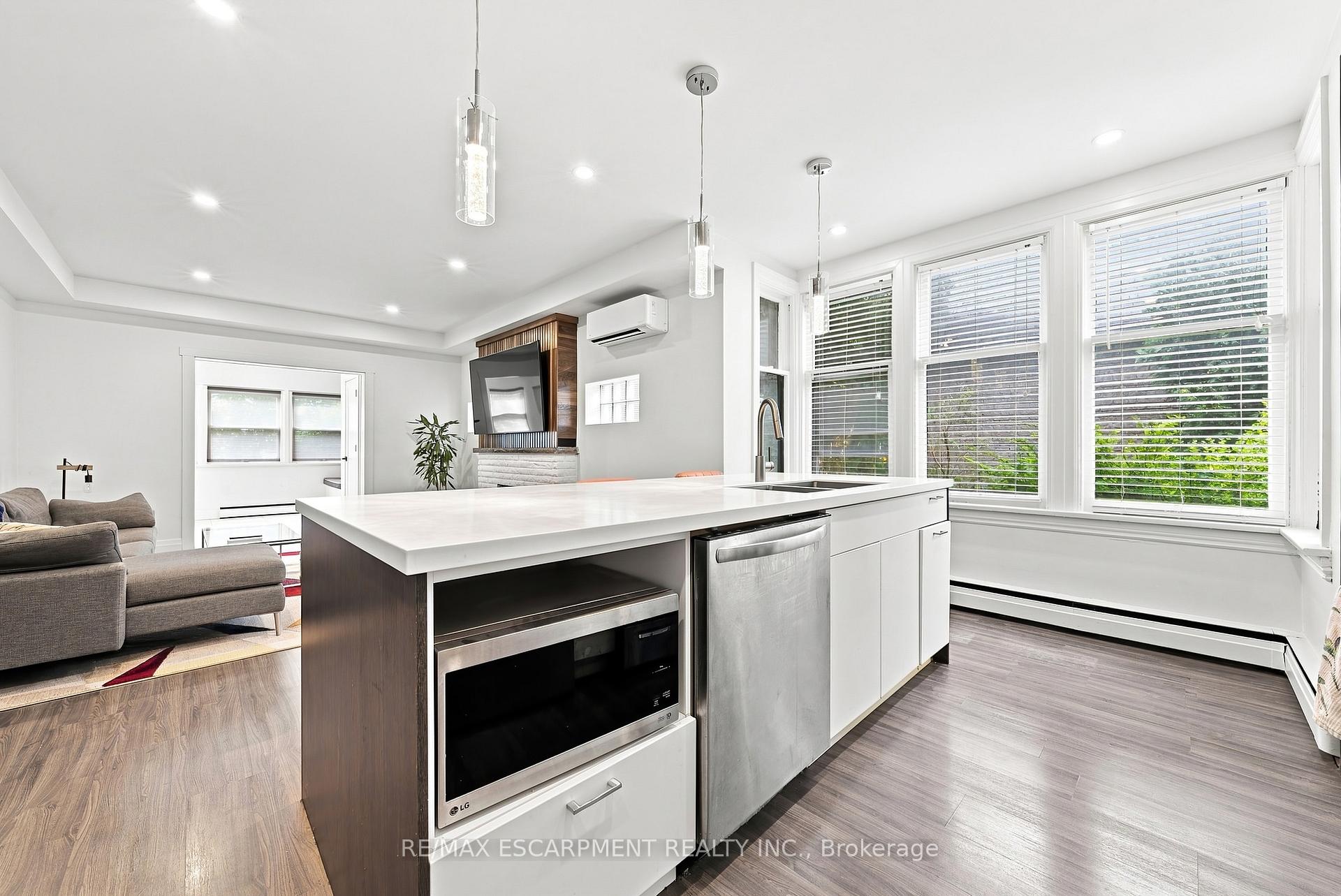 Photo 8 of 2177 Lakeshore Road, Burlington, Brant — HOMEH