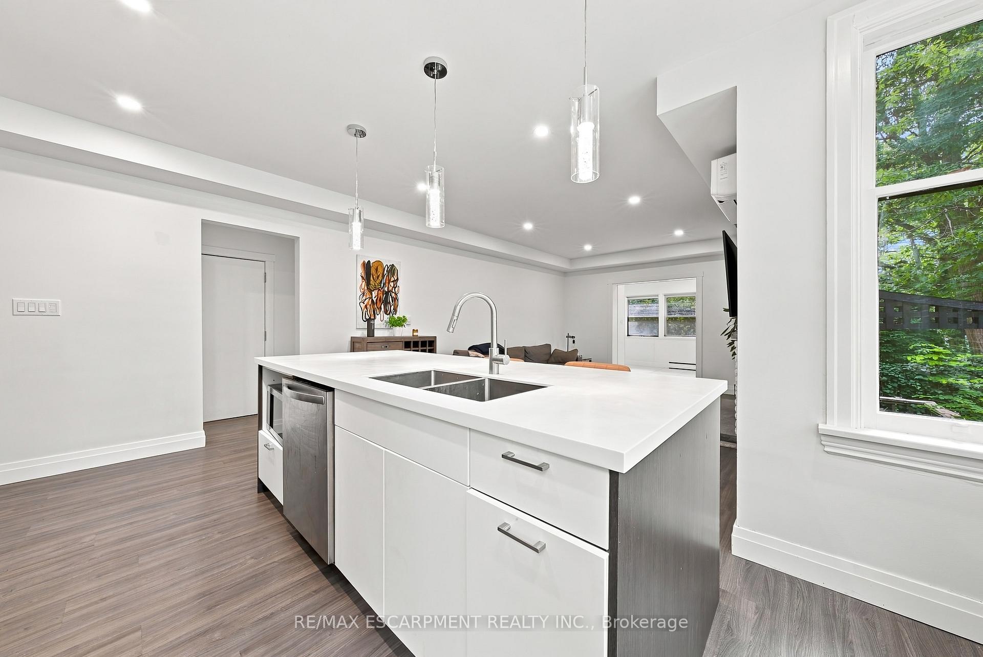 Photo 10 of 2177 Lakeshore Road, Burlington, Brant — HOMEH