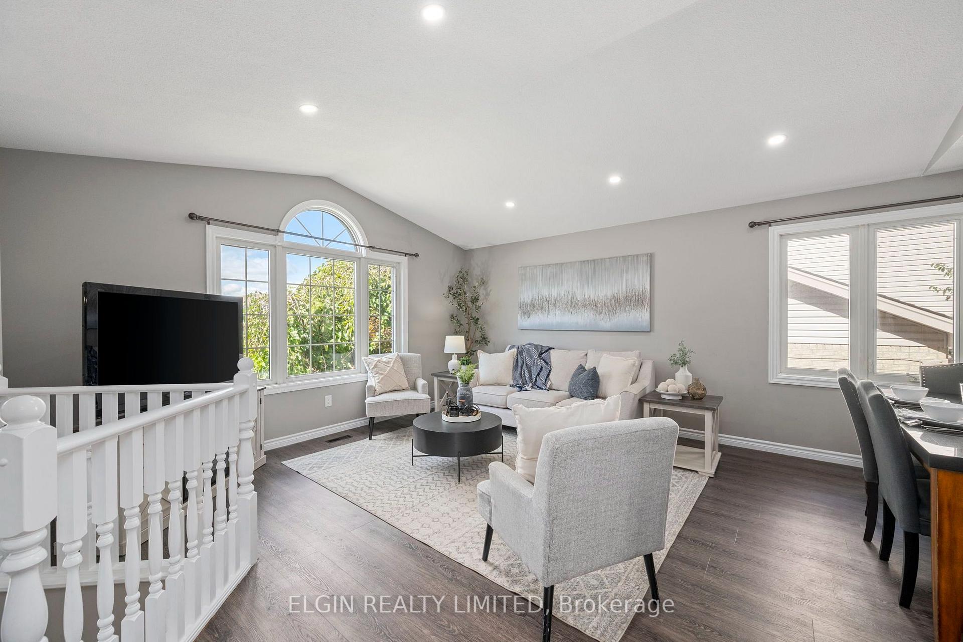 Photo 5 of 52 Oldewood Crescent, St. Thomas — HOMEH