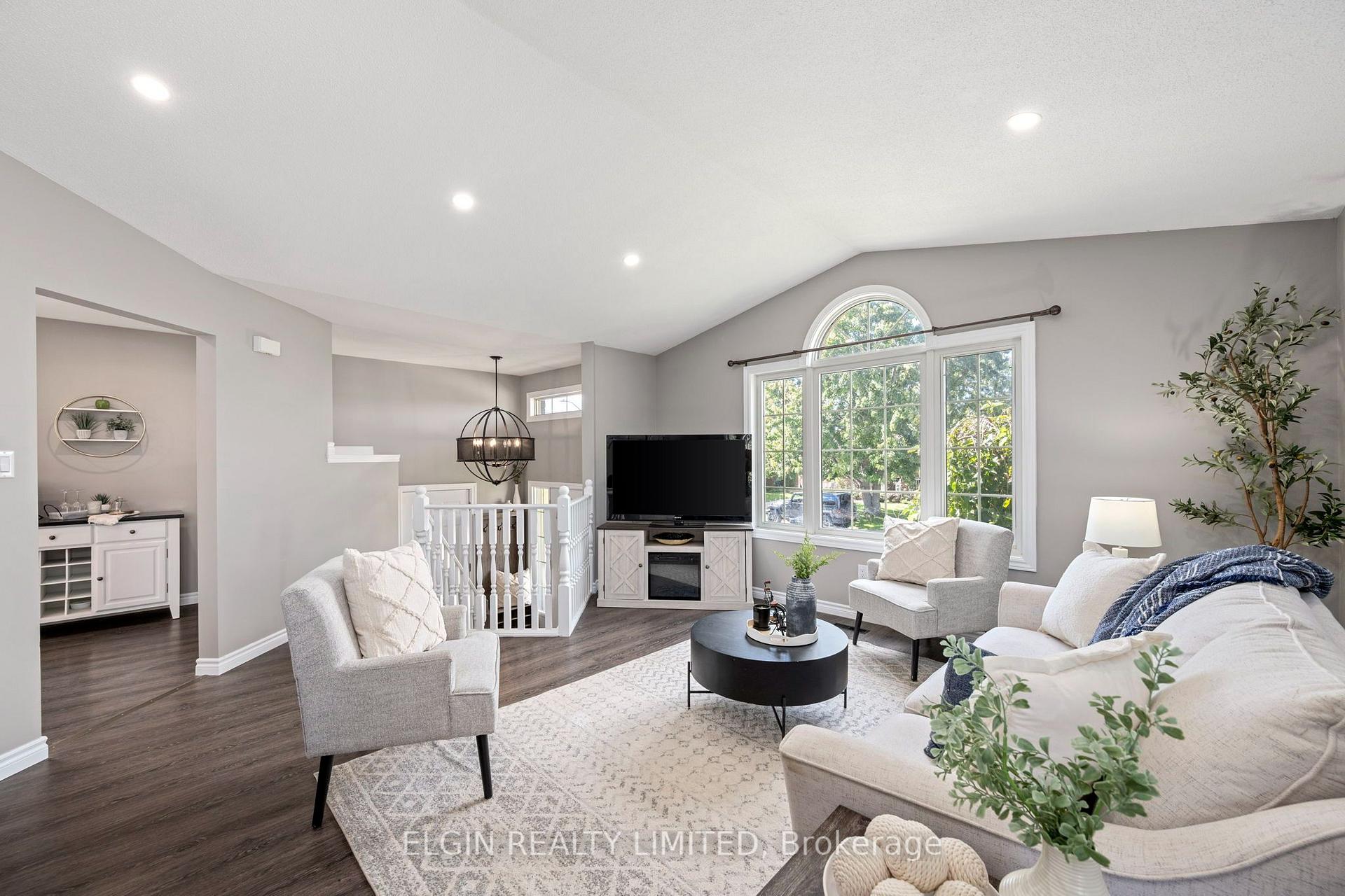 Photo 6 of 52 Oldewood Crescent, St. Thomas — HOMEH