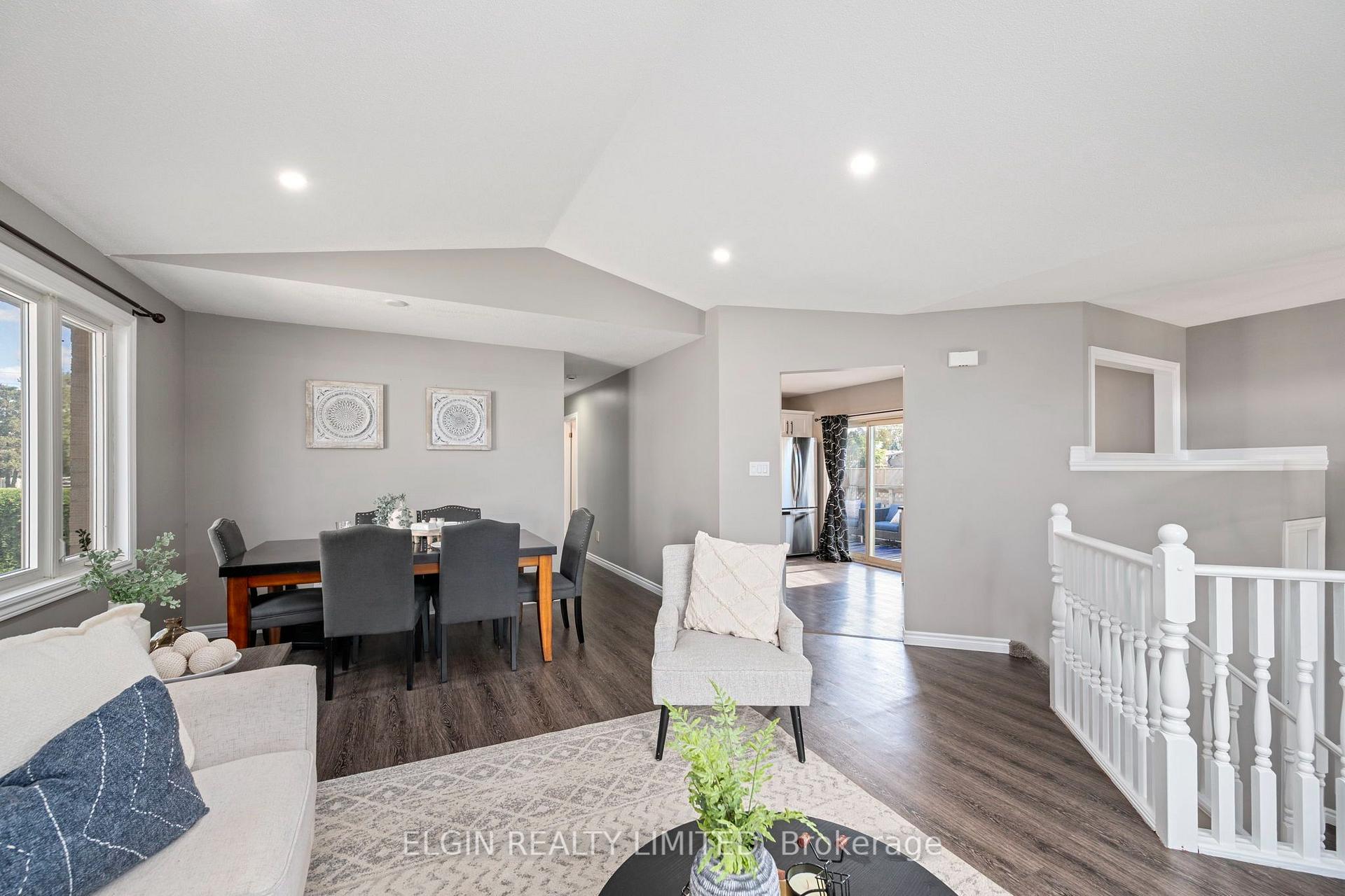 Photo 7 of 52 Oldewood Crescent, St. Thomas — HOMEH