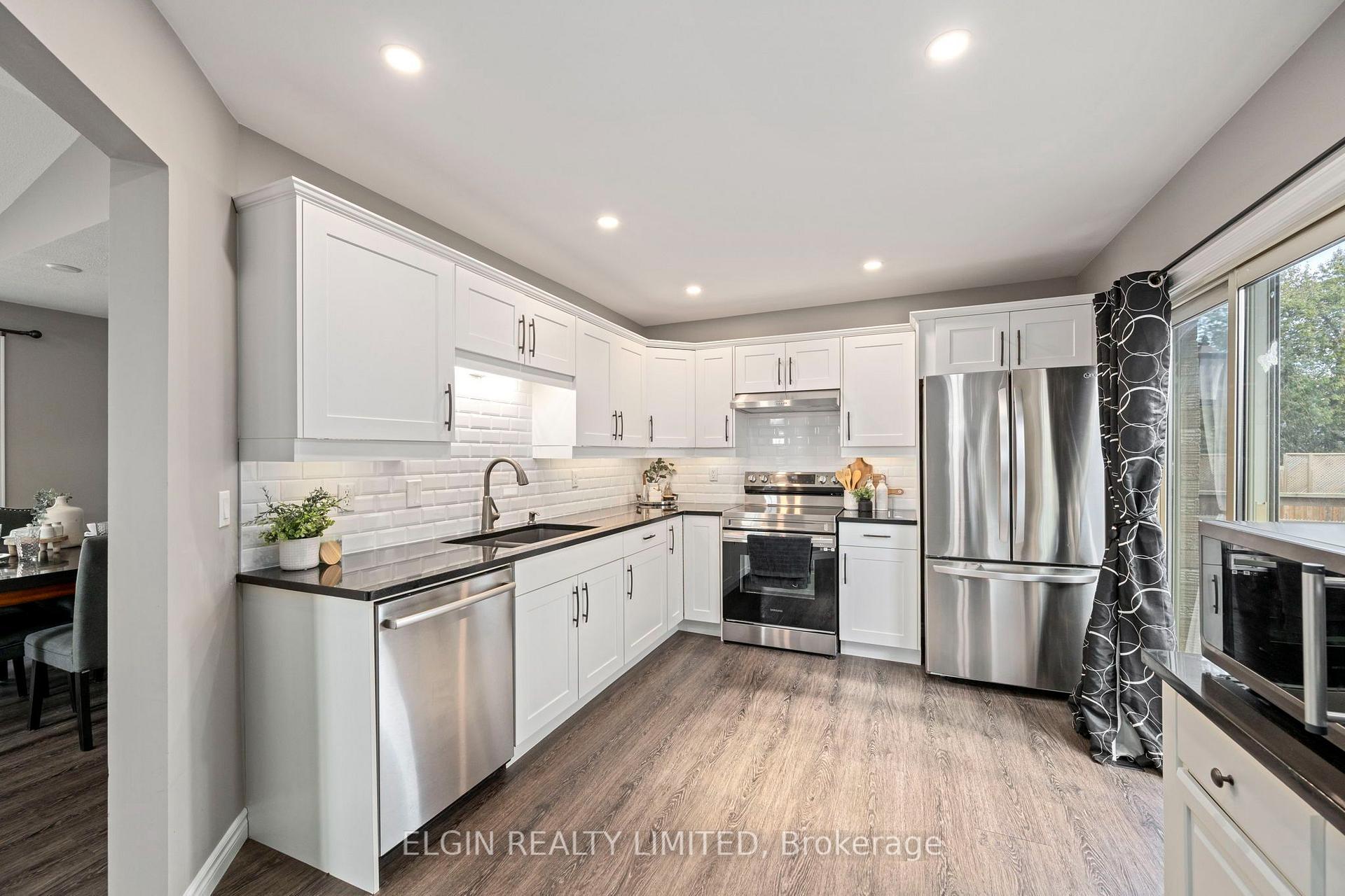 Photo 9 of 52 Oldewood Crescent, St. Thomas — HOMEH
