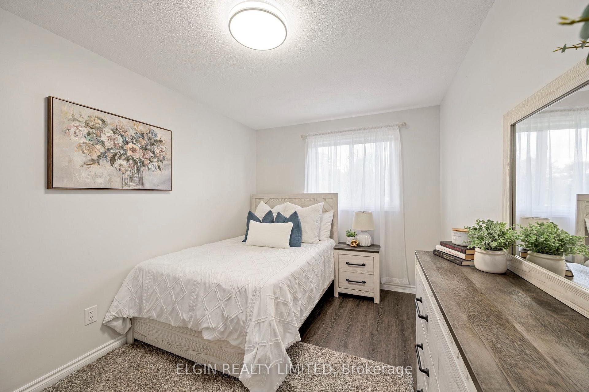 Photo 14 of 52 Oldewood Crescent, St. Thomas — HOMEH