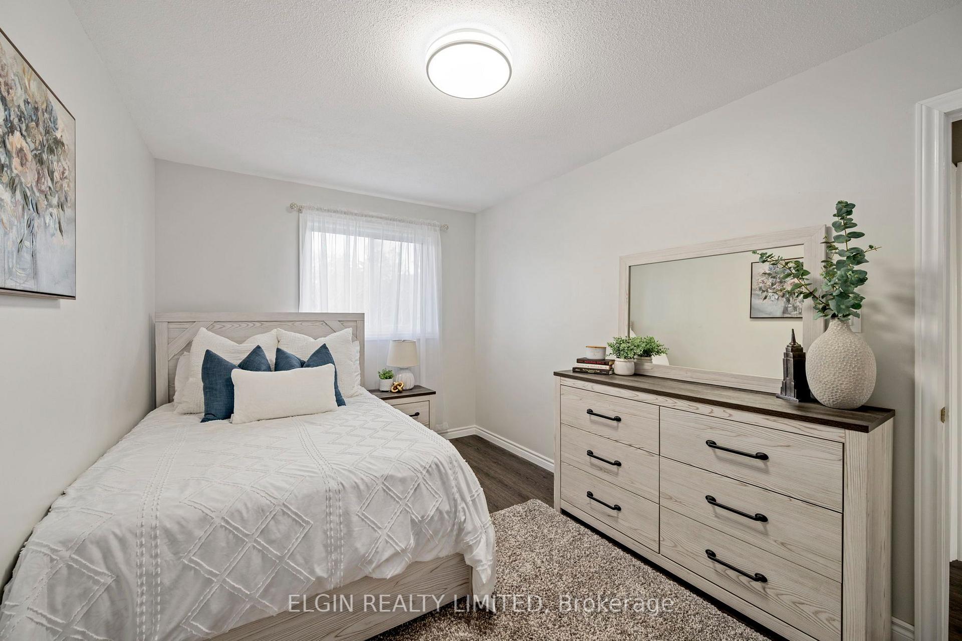 Photo 15 of 52 Oldewood Crescent, St. Thomas — HOMEH