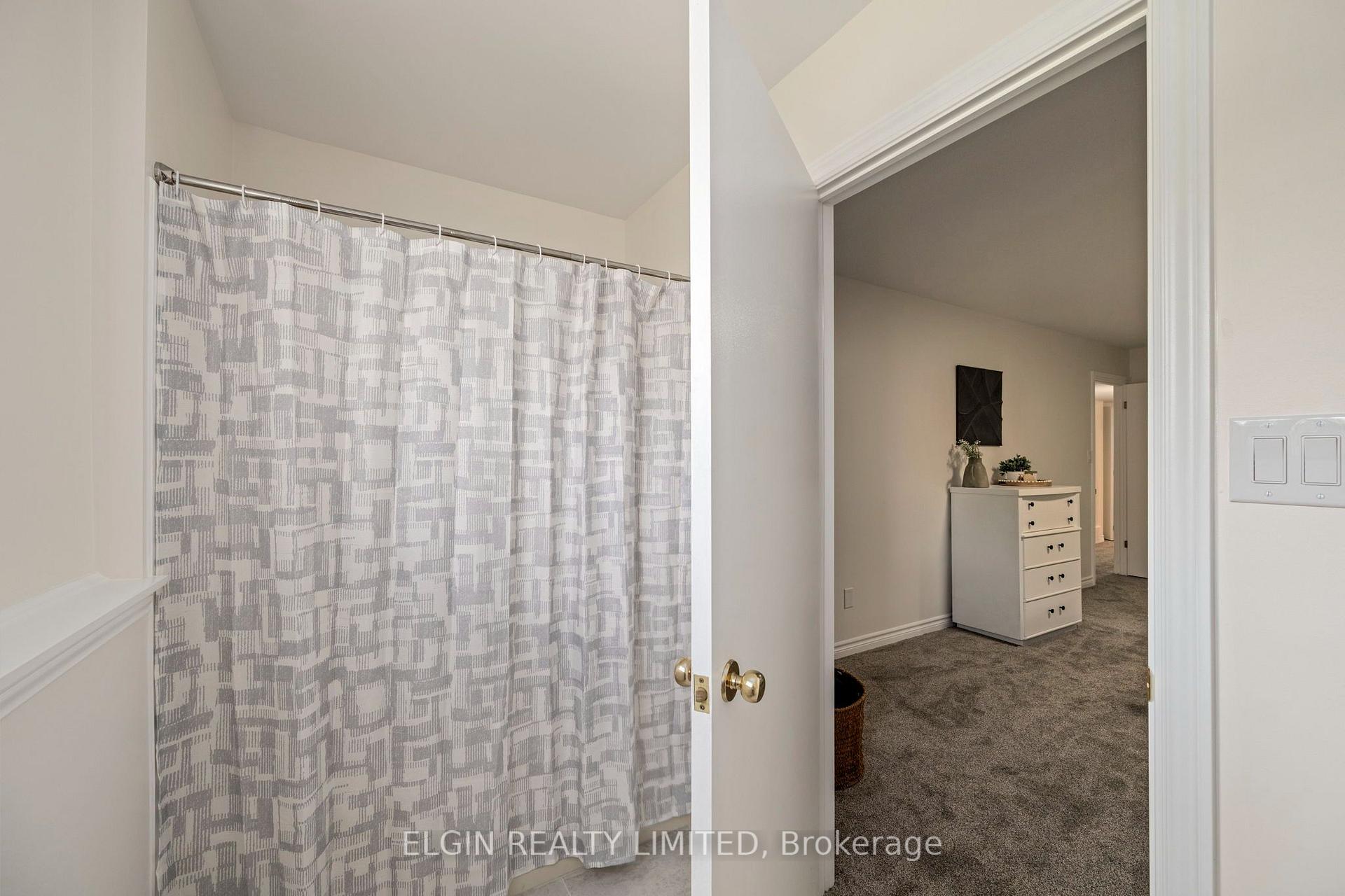 Photo 23 of 52 Oldewood Crescent, St. Thomas — HOMEH