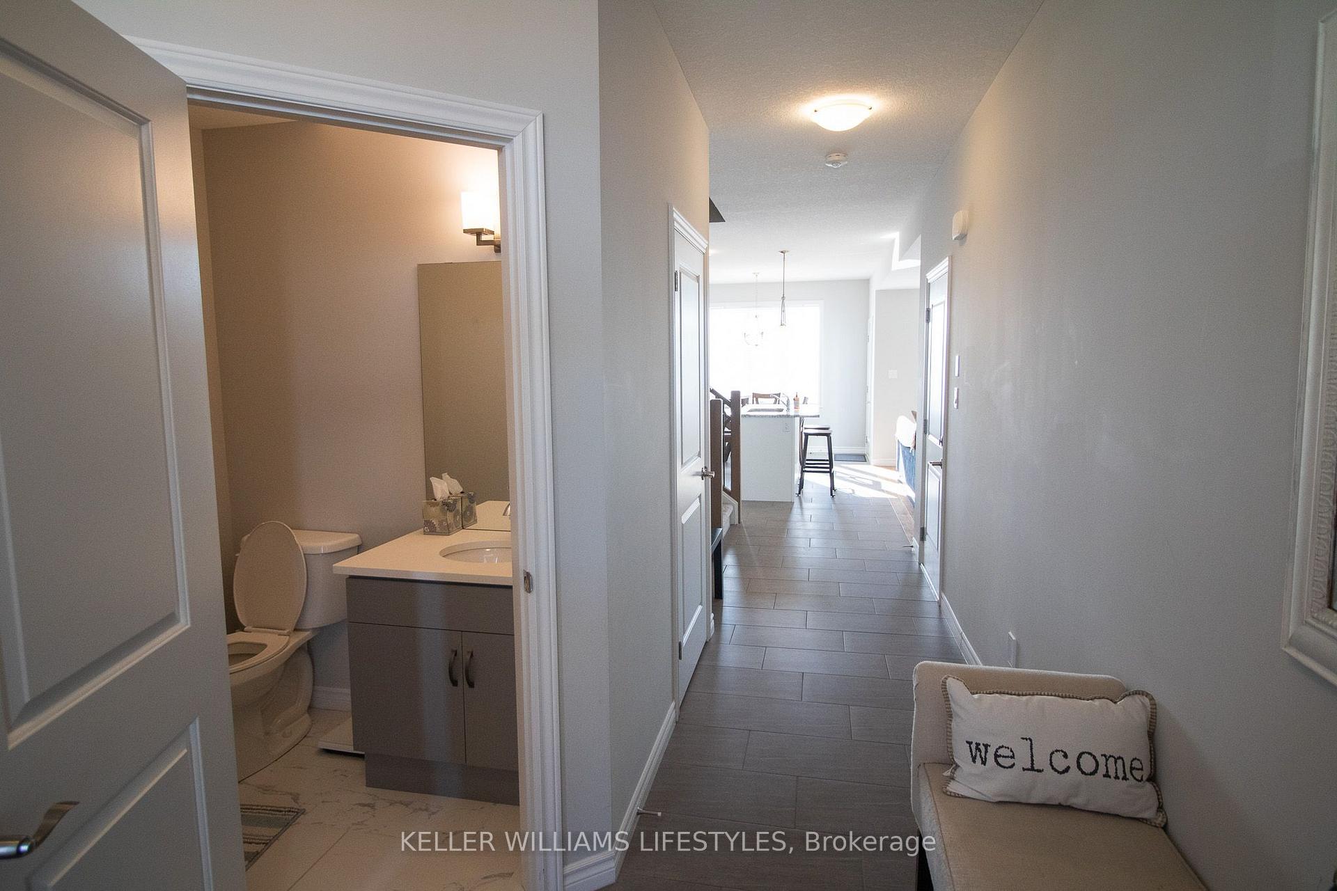 Photo 2 of 1866 Finley Crescent, London, North I — HOMEH