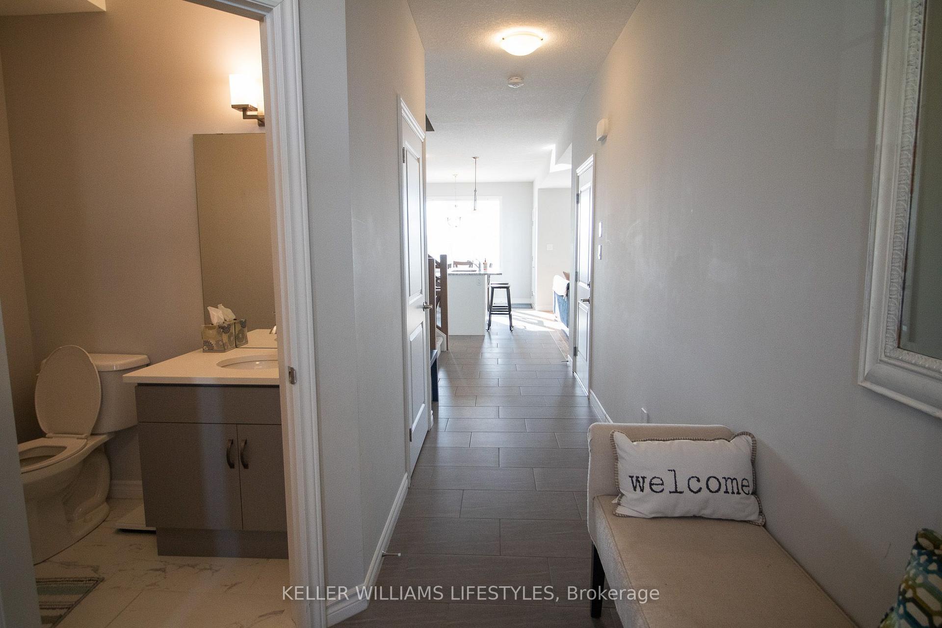 Photo 3 of 1866 Finley Crescent, London, North I — HOMEH