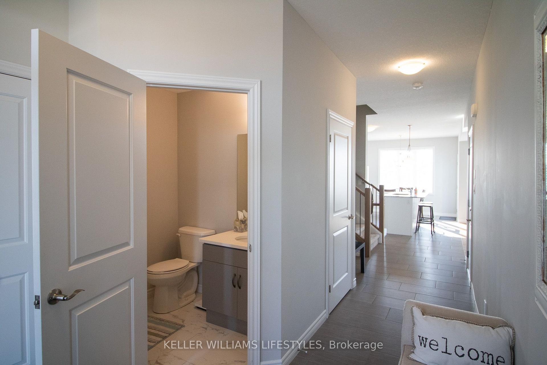 Photo 4 of 1866 Finley Crescent, London, North I — HOMEH