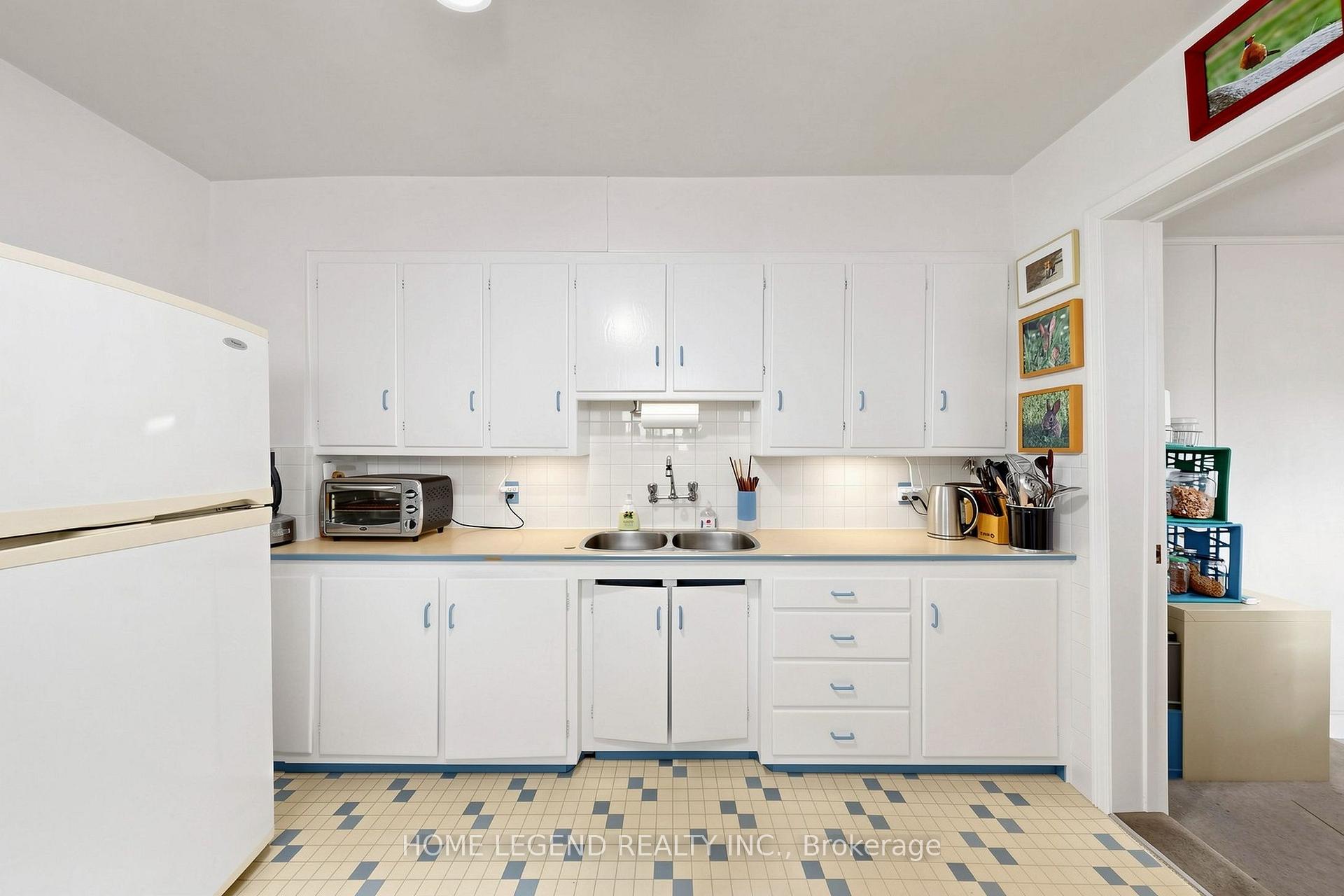 Photo 8 of 605 Rhodes Avenue, Toronto, Greenwood-Coxwell — HOMEH