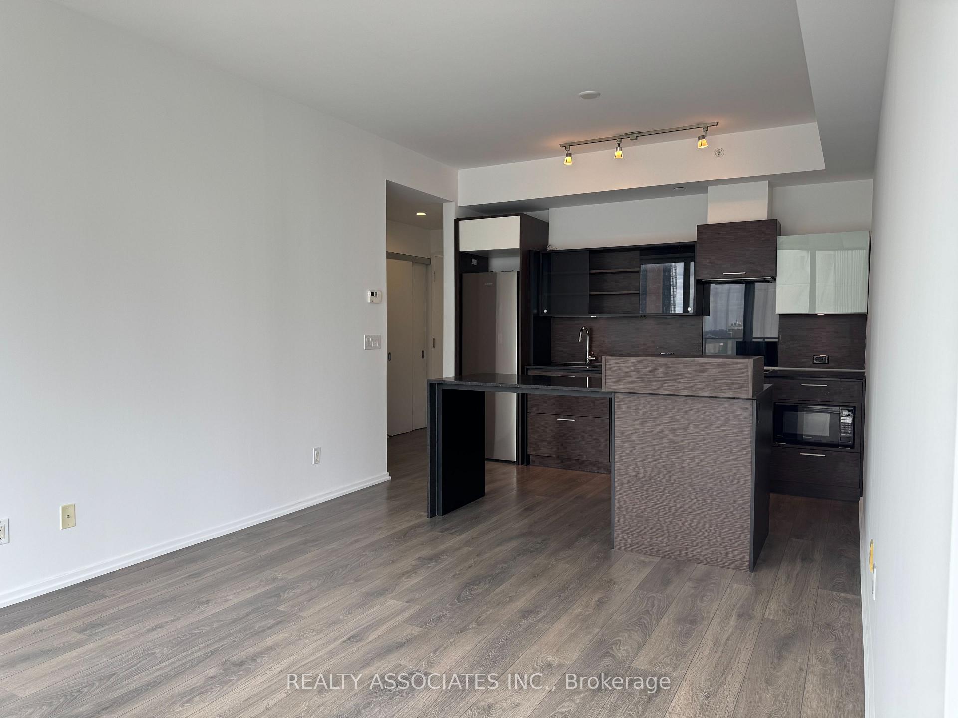 Photo 3 of Unit 1605, 75 St Nicholas Street, Toronto, Bay Street Corridor — HOMEH