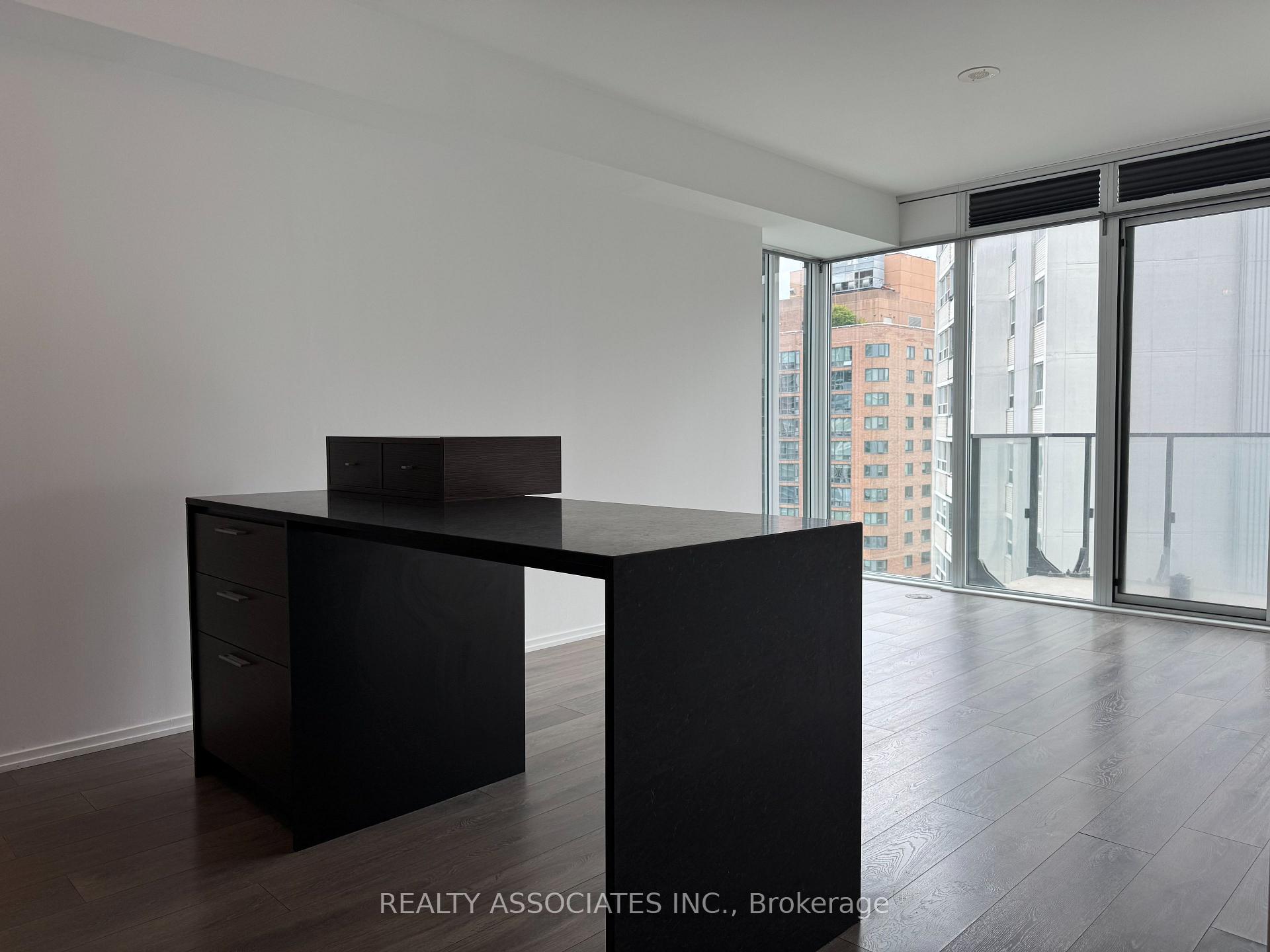 Photo 4 of Unit 1605, 75 St Nicholas Street, Toronto, Bay Street Corridor — HOMEH
