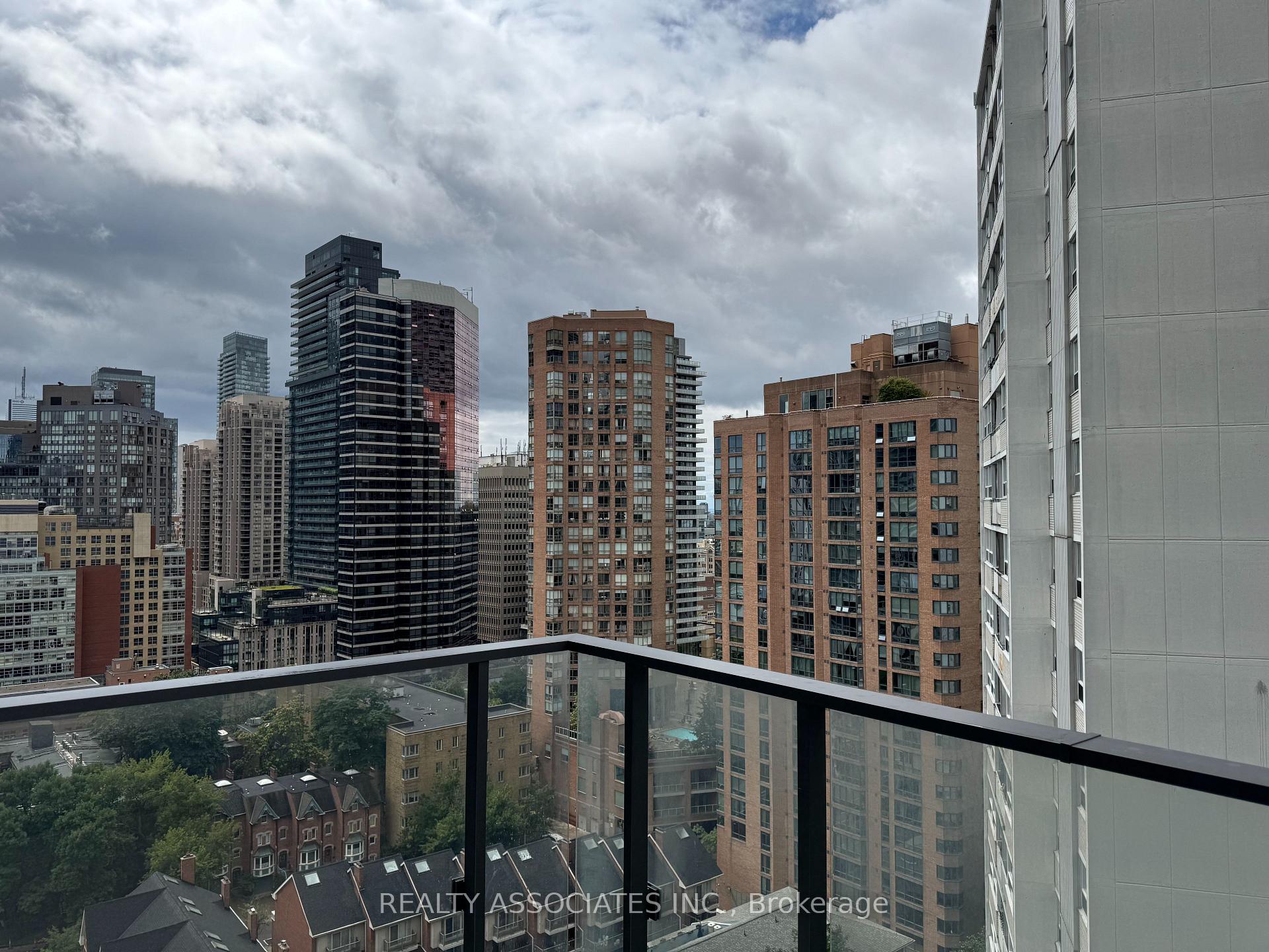 Photo 8 of Unit 1605, 75 St Nicholas Street, Toronto, Bay Street Corridor — HOMEH