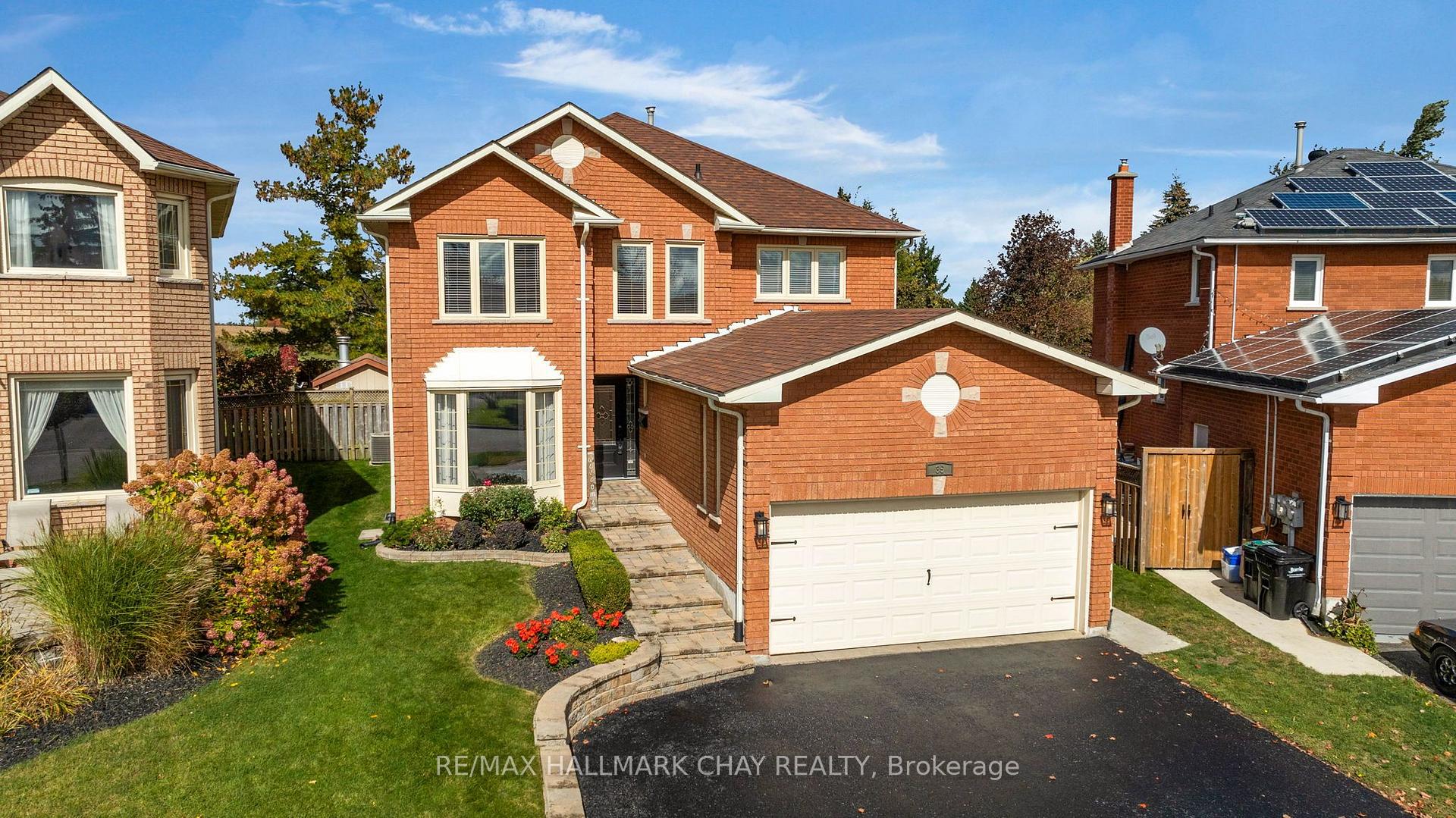 Photo of 35 Grasett Crescent