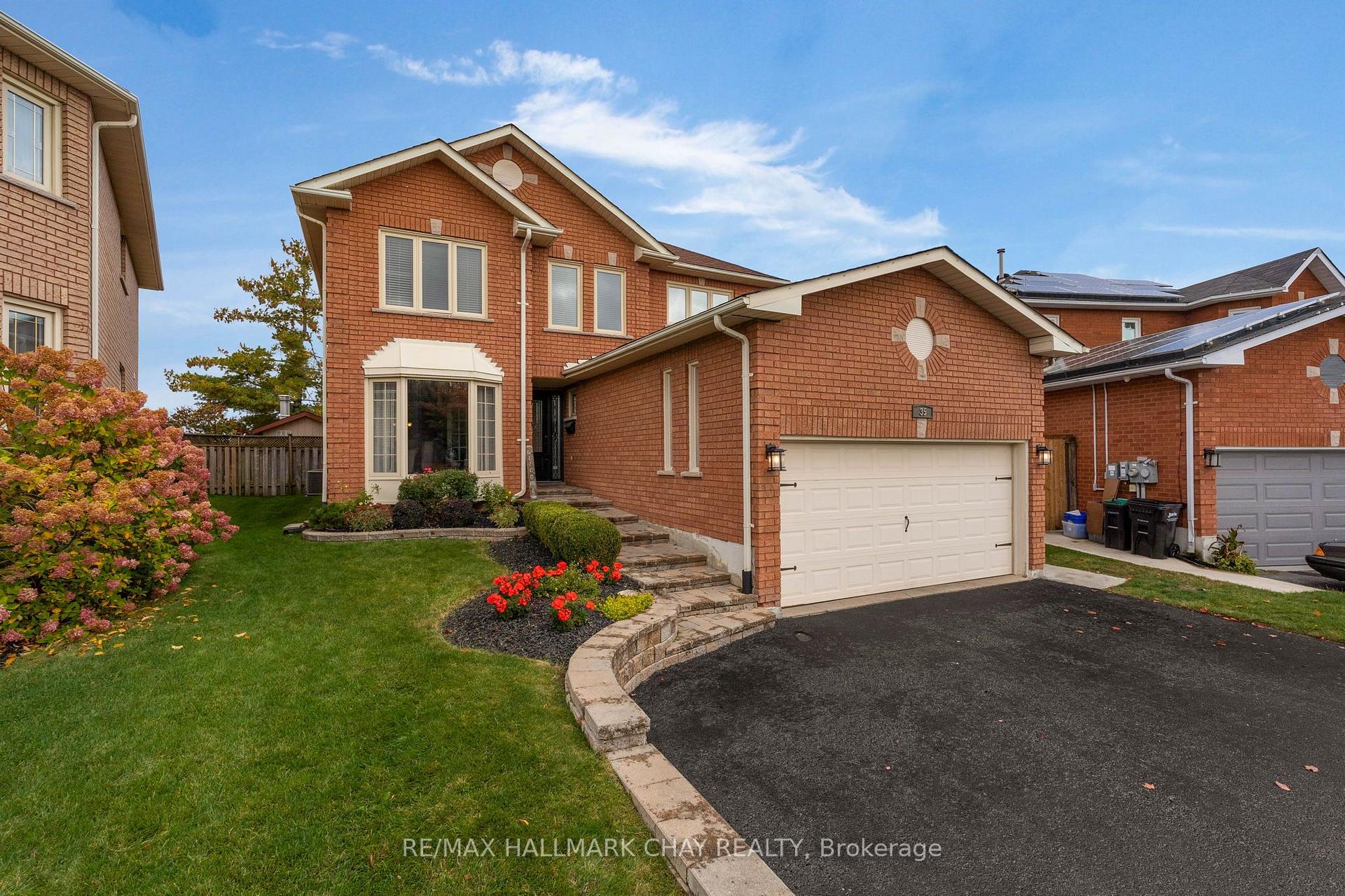 Photo 4 of 35 Grasett Crescent, Barrie, West Bayfield — HOMEH