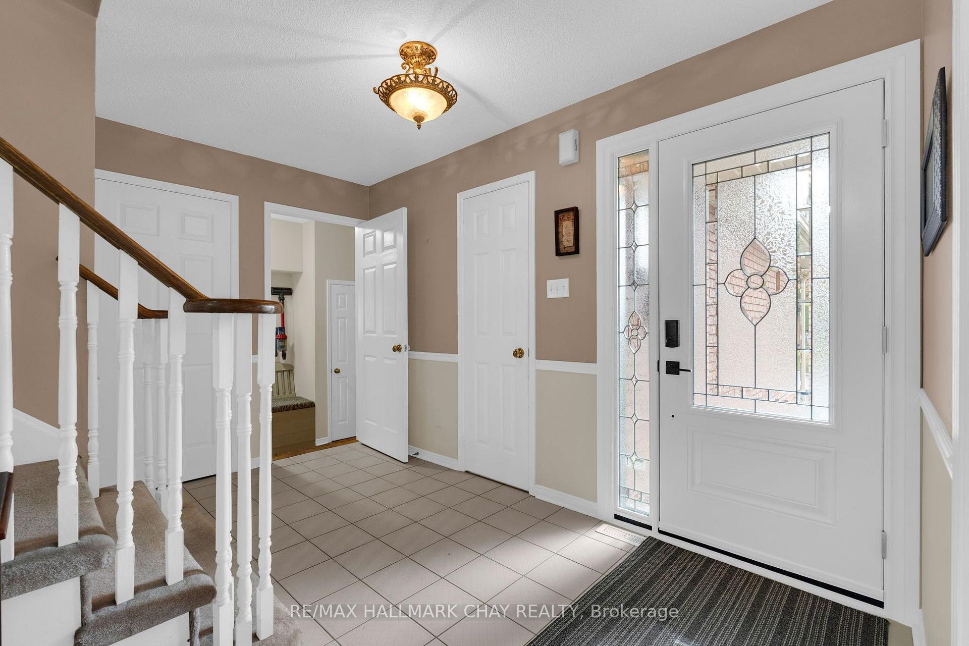 Photo 5 of 35 Grasett Crescent, Barrie, West Bayfield — HOMEH