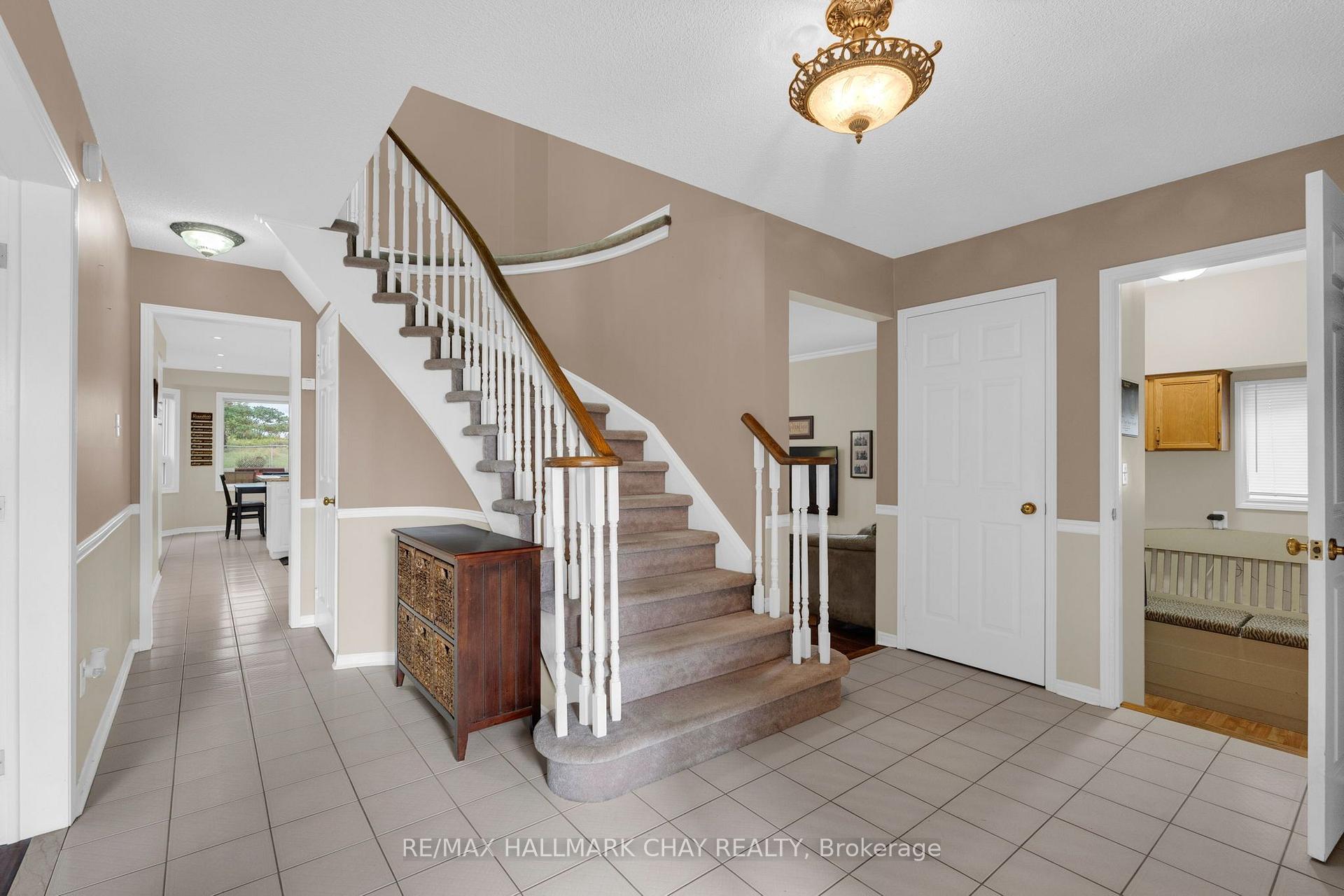 Photo 6 of 35 Grasett Crescent, Barrie, West Bayfield — HOMEH