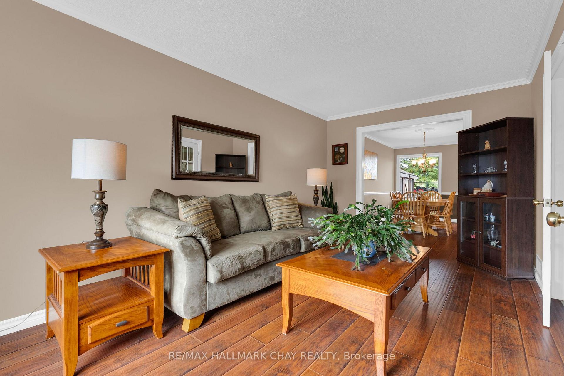 Photo 7 of 35 Grasett Crescent, Barrie, West Bayfield — HOMEH
