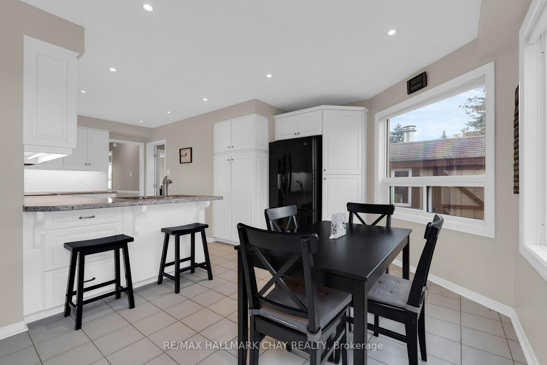 Photo 13 of 35 Grasett Crescent, Barrie, West Bayfield — HOMEH