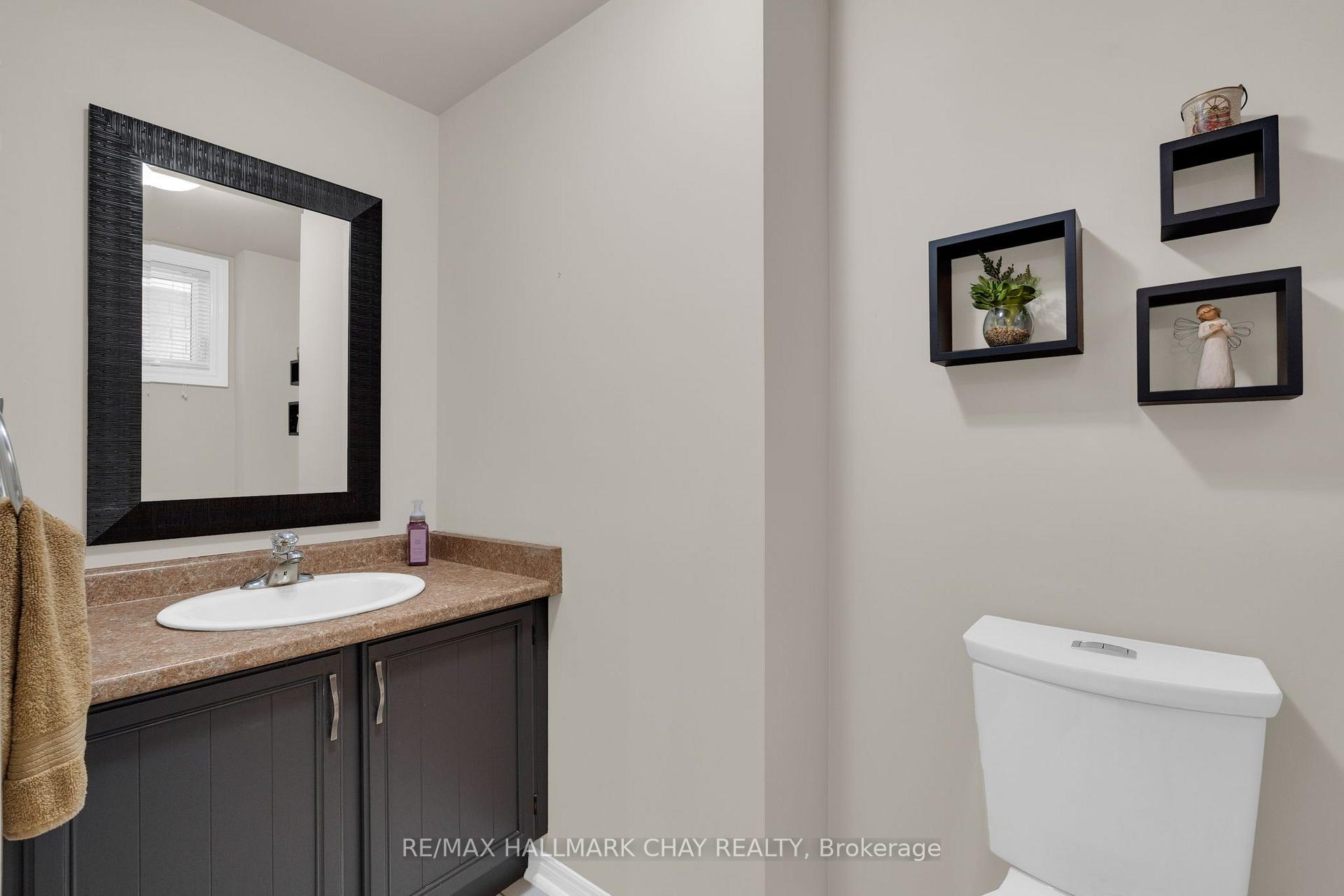 Photo 17 of 35 Grasett Crescent, Barrie, West Bayfield — HOMEH