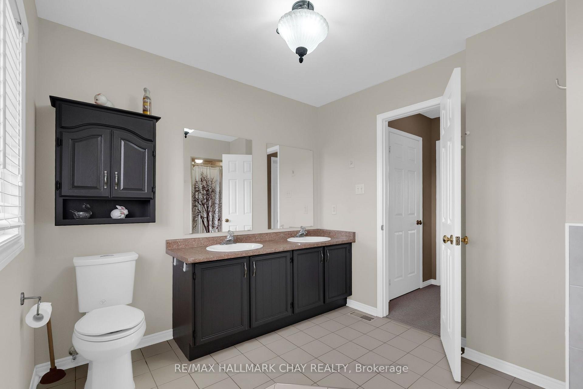 Photo 22 of 35 Grasett Crescent, Barrie, West Bayfield — HOMEH