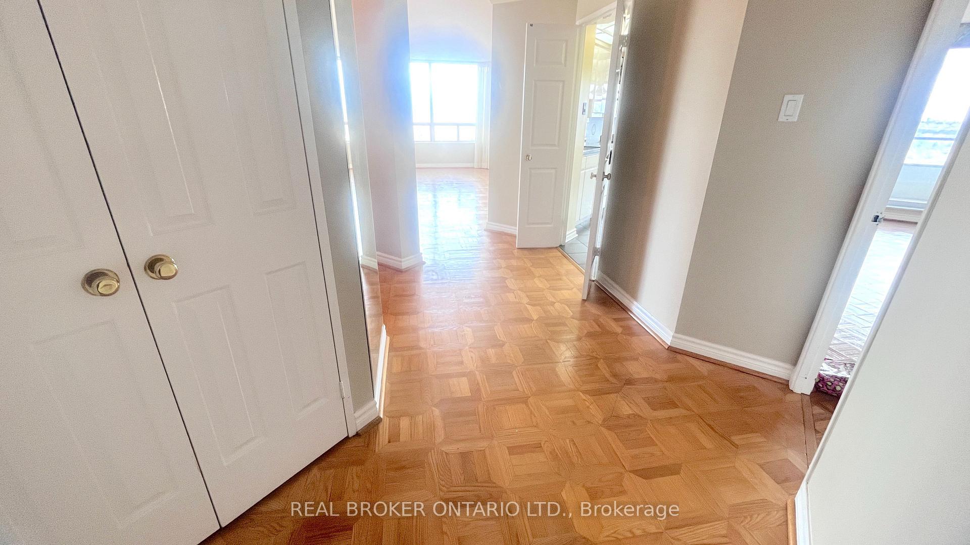 Photo 5 of Unit 1403, 343 clark Avenue W, Vaughan, Crestwood-Springfarm-Yorkhill — HOMEH