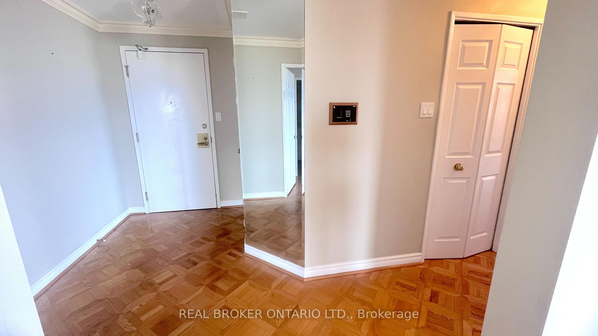 Photo 6 of Unit 1403, 343 clark Avenue W, Vaughan, Crestwood-Springfarm-Yorkhill — HOMEH