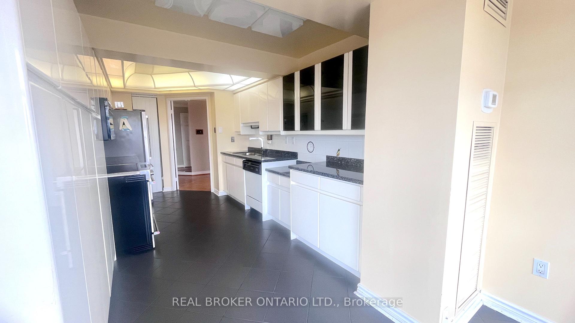 Photo 10 of Unit 1403, 343 clark Avenue W, Vaughan, Crestwood-Springfarm-Yorkhill — HOMEH