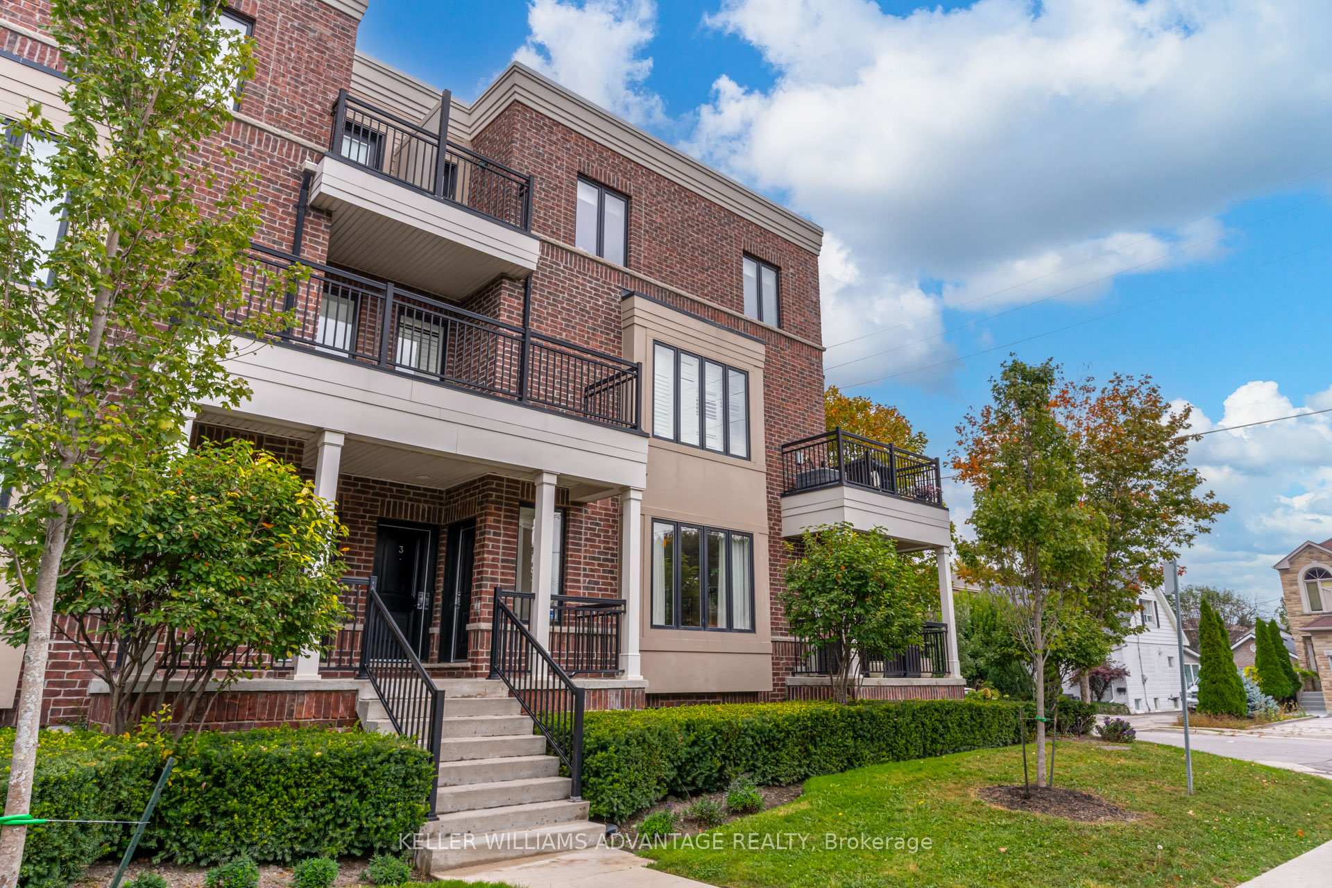 Photo 2 of Unit 4, 10 Carnation Avenue, Etobicoke, Long Branch — HOMEH