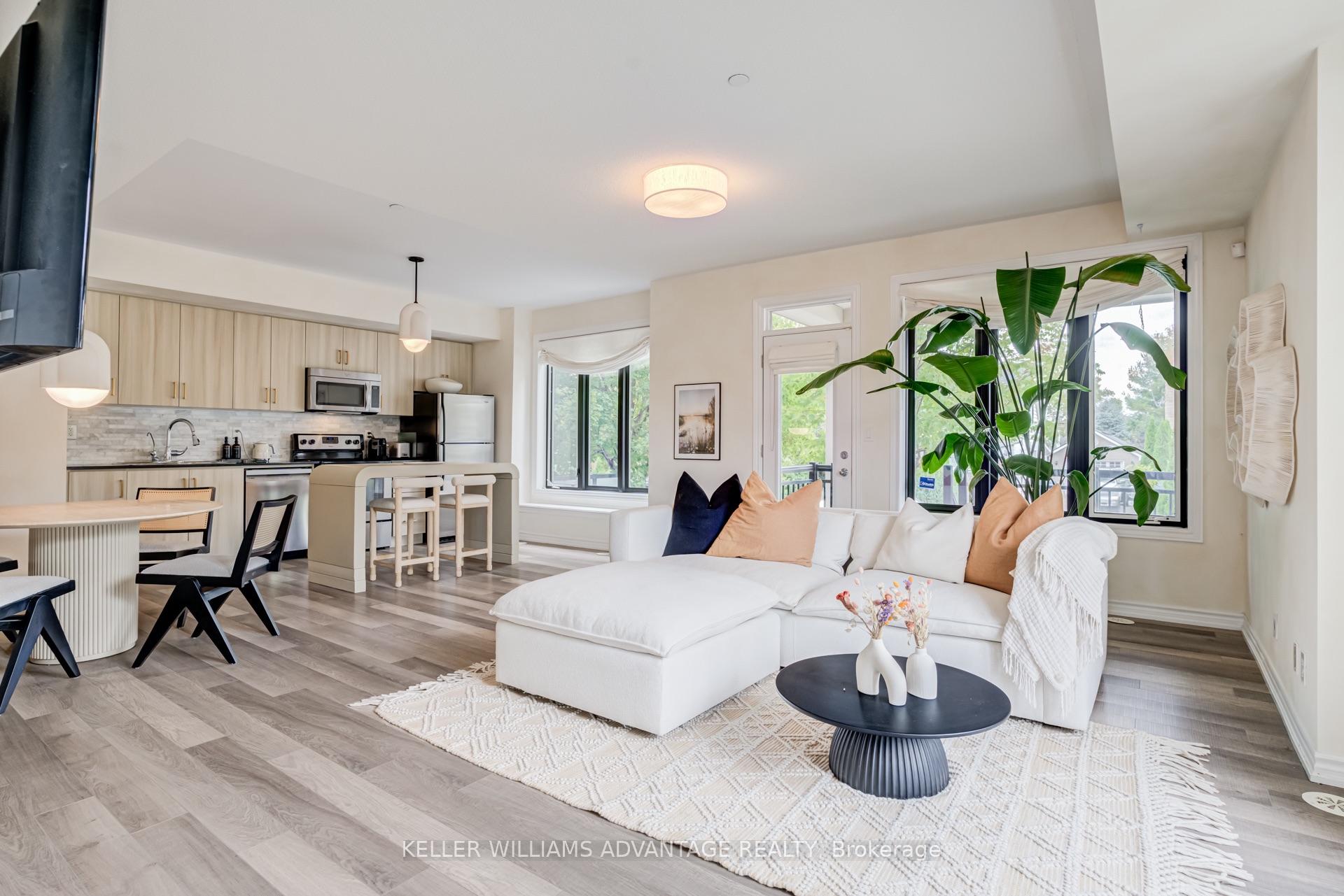 Photo 3 of Unit 4, 10 Carnation Avenue, Etobicoke, Long Branch — HOMEH