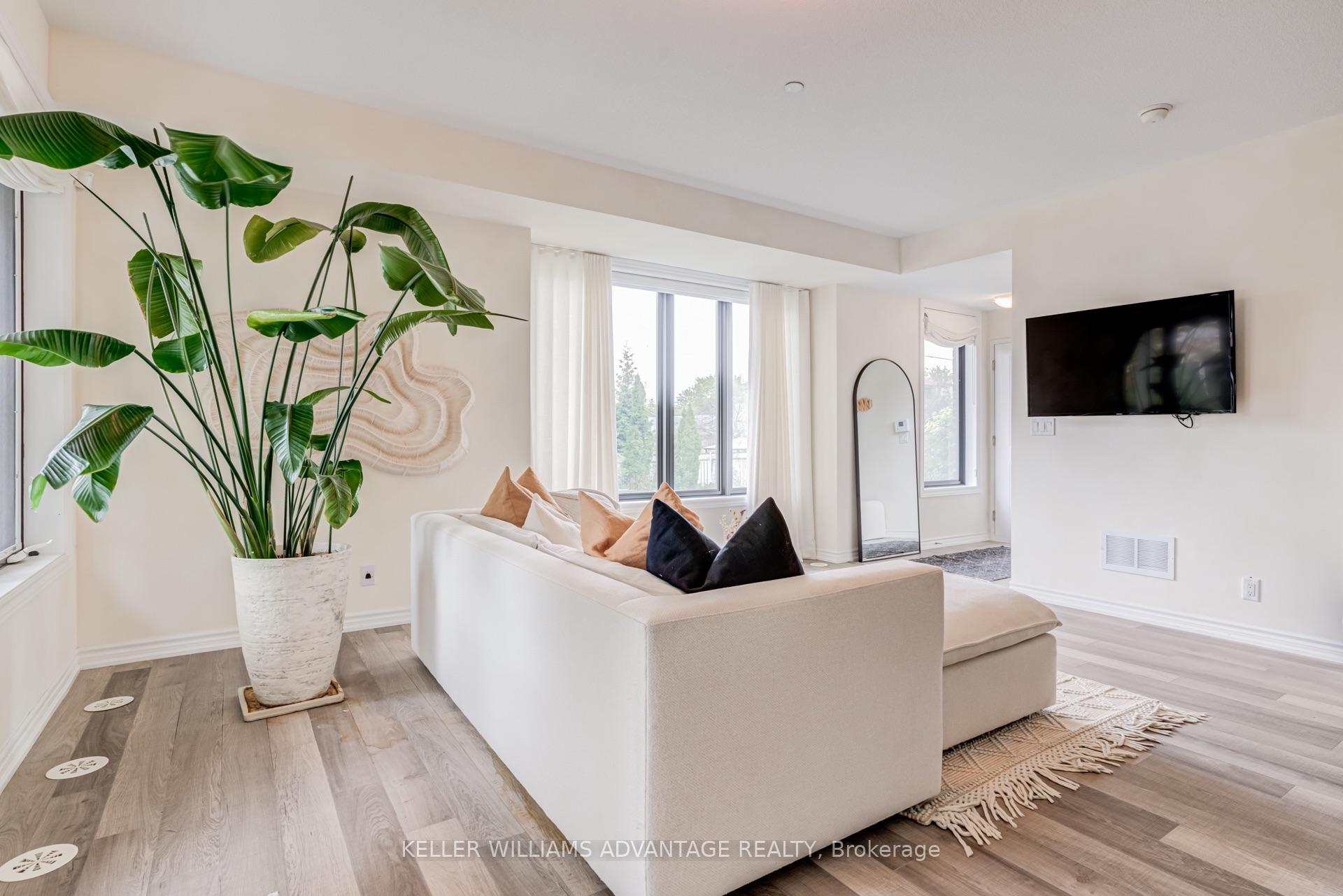 Photo 7 of Unit 4, 10 Carnation Avenue, Etobicoke, Long Branch — HOMEH