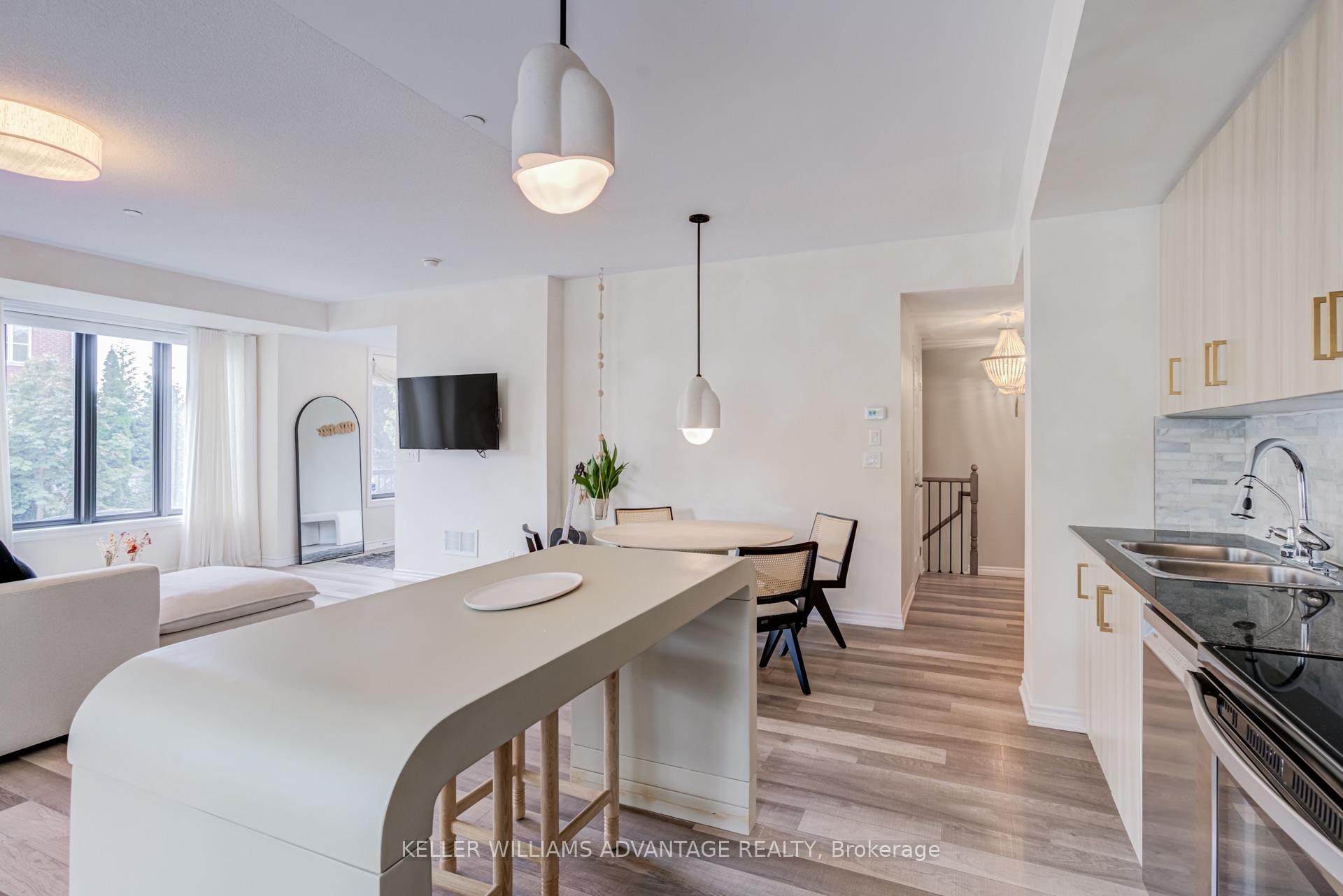 Photo 11 of Unit 4, 10 Carnation Avenue, Etobicoke, Long Branch — HOMEH