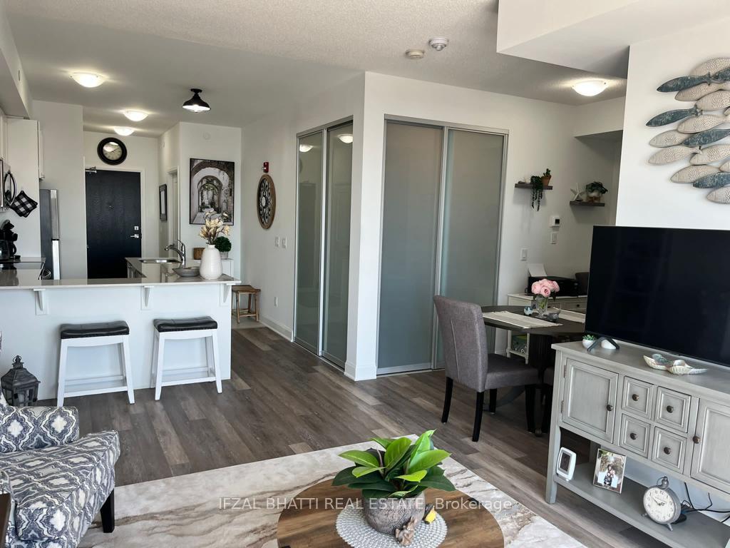 Photo 22 of Unit 410, 50 lakebreeze Drive, Clarington, Newcastle — HOMEH