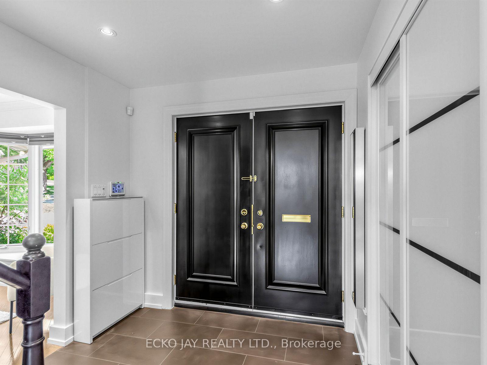 Photo 5 of 22 Meadowglade Crescent, North York, Henry Farm — HOMEH
