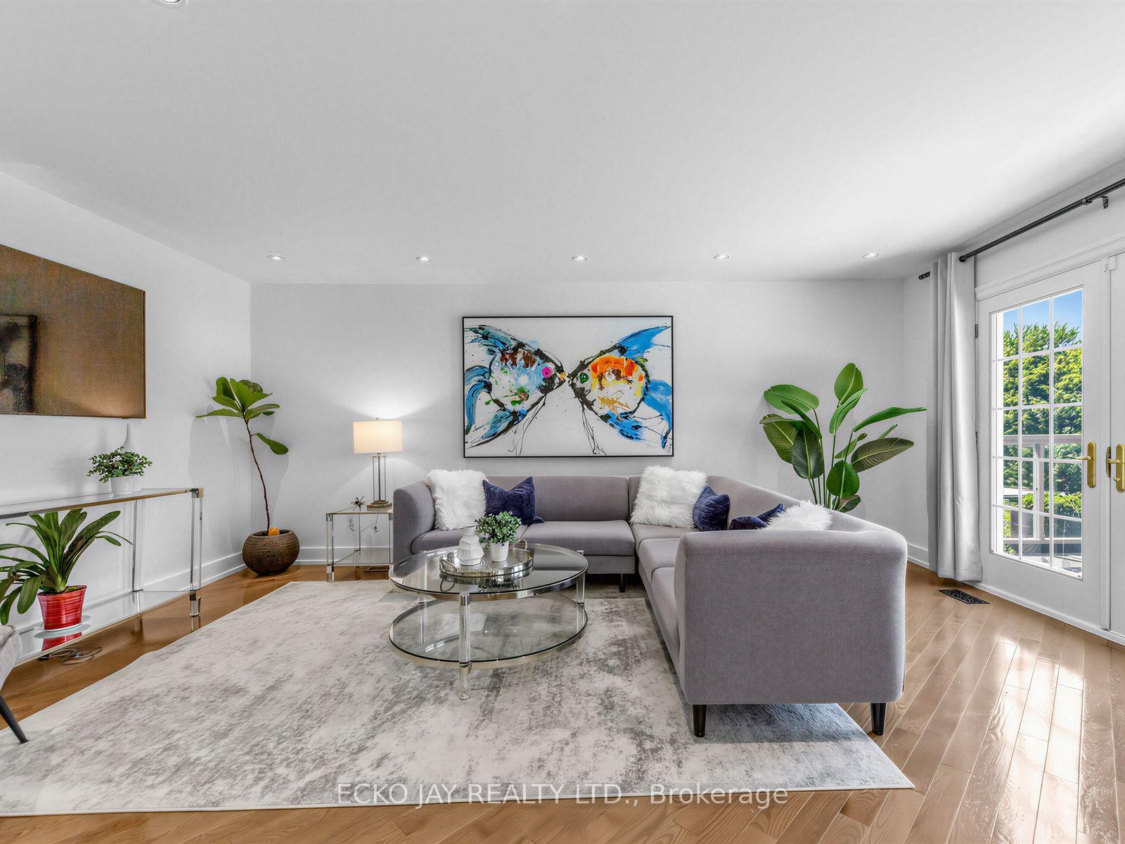 Photo 7 of 22 Meadowglade Crescent, North York, Henry Farm — HOMEH