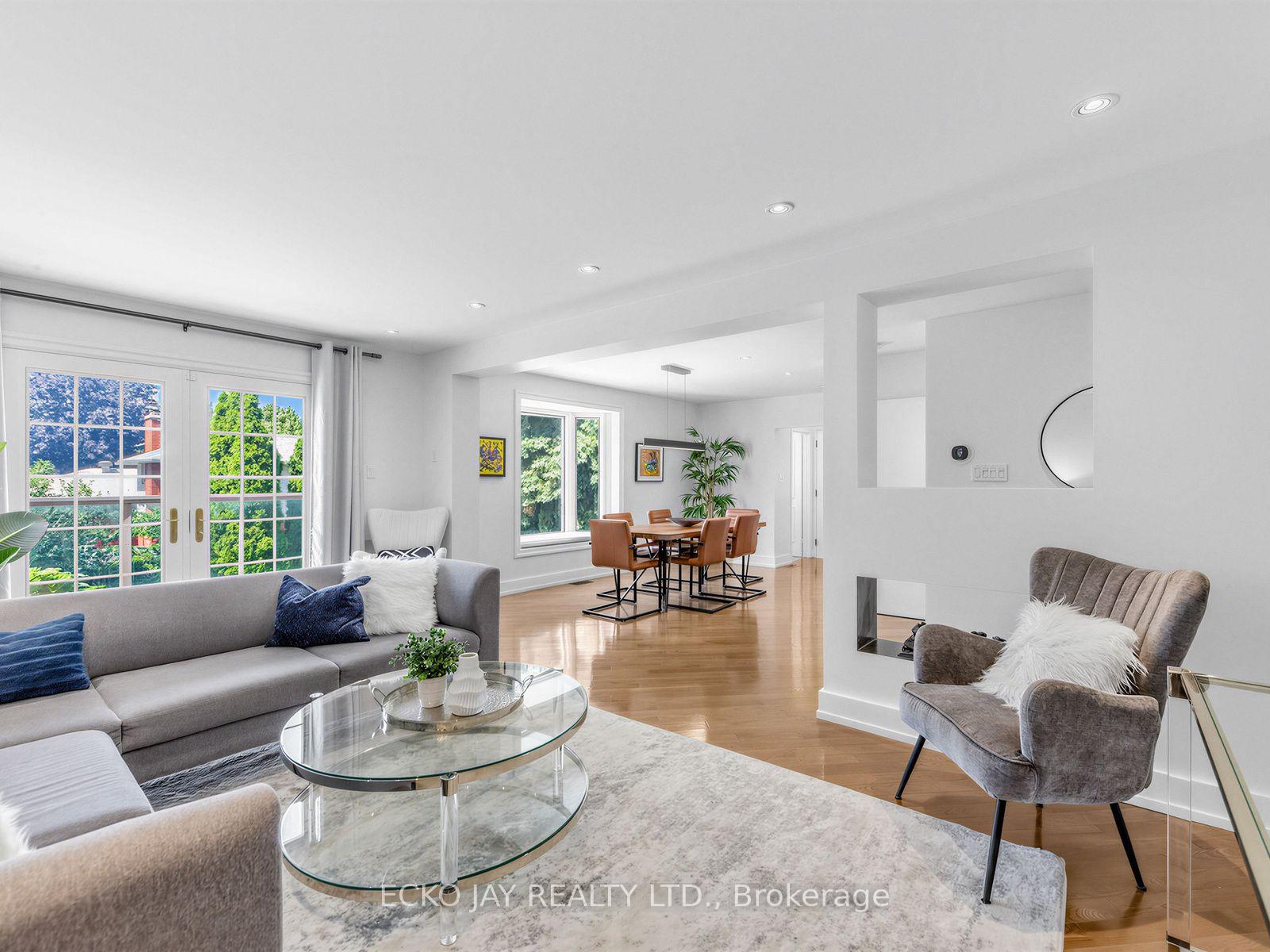 Photo 8 of 22 Meadowglade Crescent, North York, Henry Farm — HOMEH