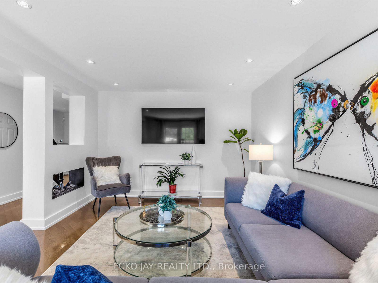 Photo 11 of 22 Meadowglade Crescent, North York, Henry Farm — HOMEH
