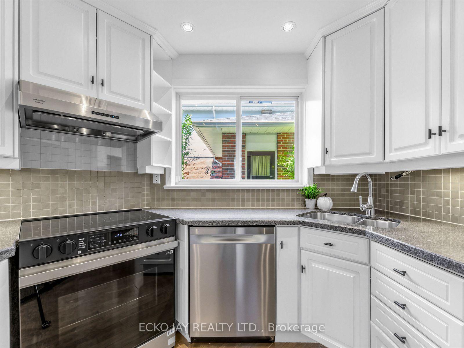 Photo 16 of 22 Meadowglade Crescent, North York, Henry Farm — HOMEH