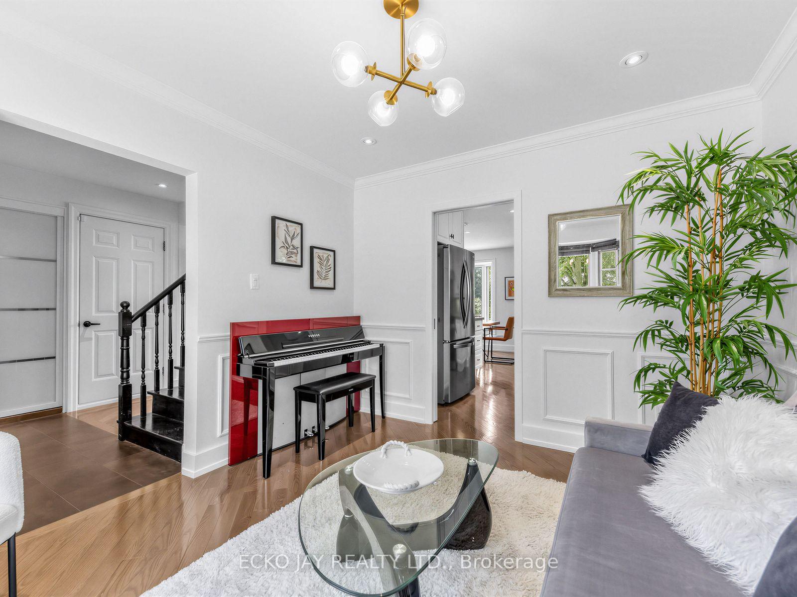 Photo 17 of 22 Meadowglade Crescent, North York, Henry Farm — HOMEH