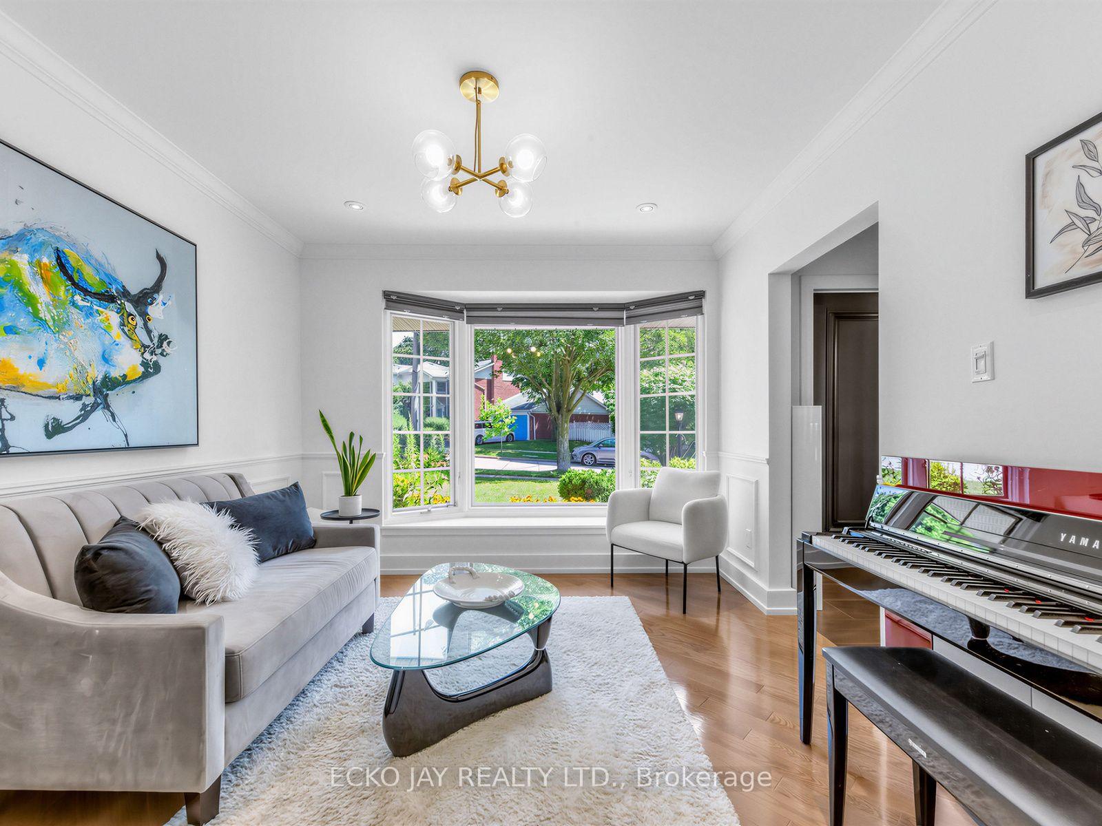 Photo 18 of 22 Meadowglade Crescent, North York, Henry Farm — HOMEH