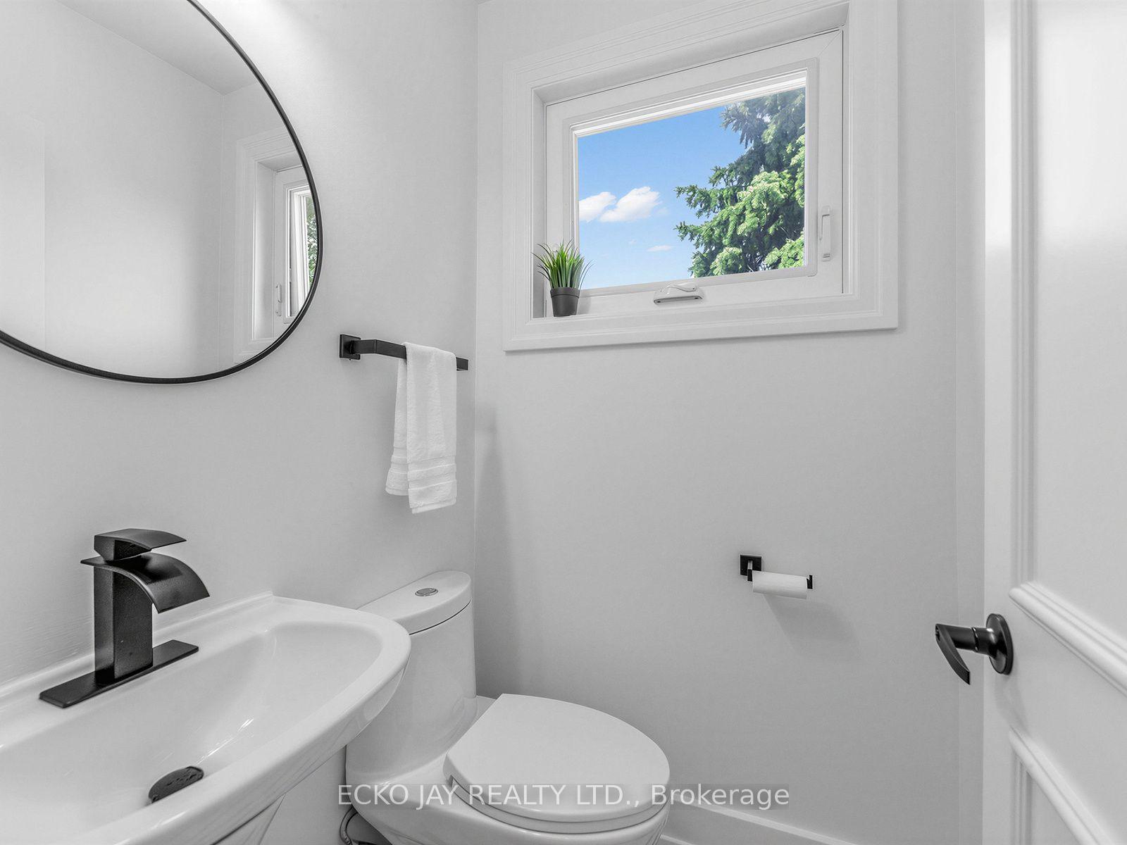 Photo 19 of 22 Meadowglade Crescent, North York, Henry Farm — HOMEH