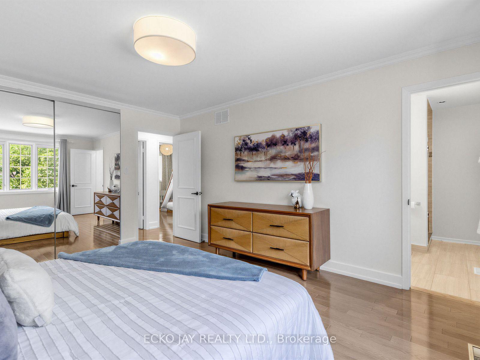 Photo 21 of 22 Meadowglade Crescent, North York, Henry Farm — HOMEH