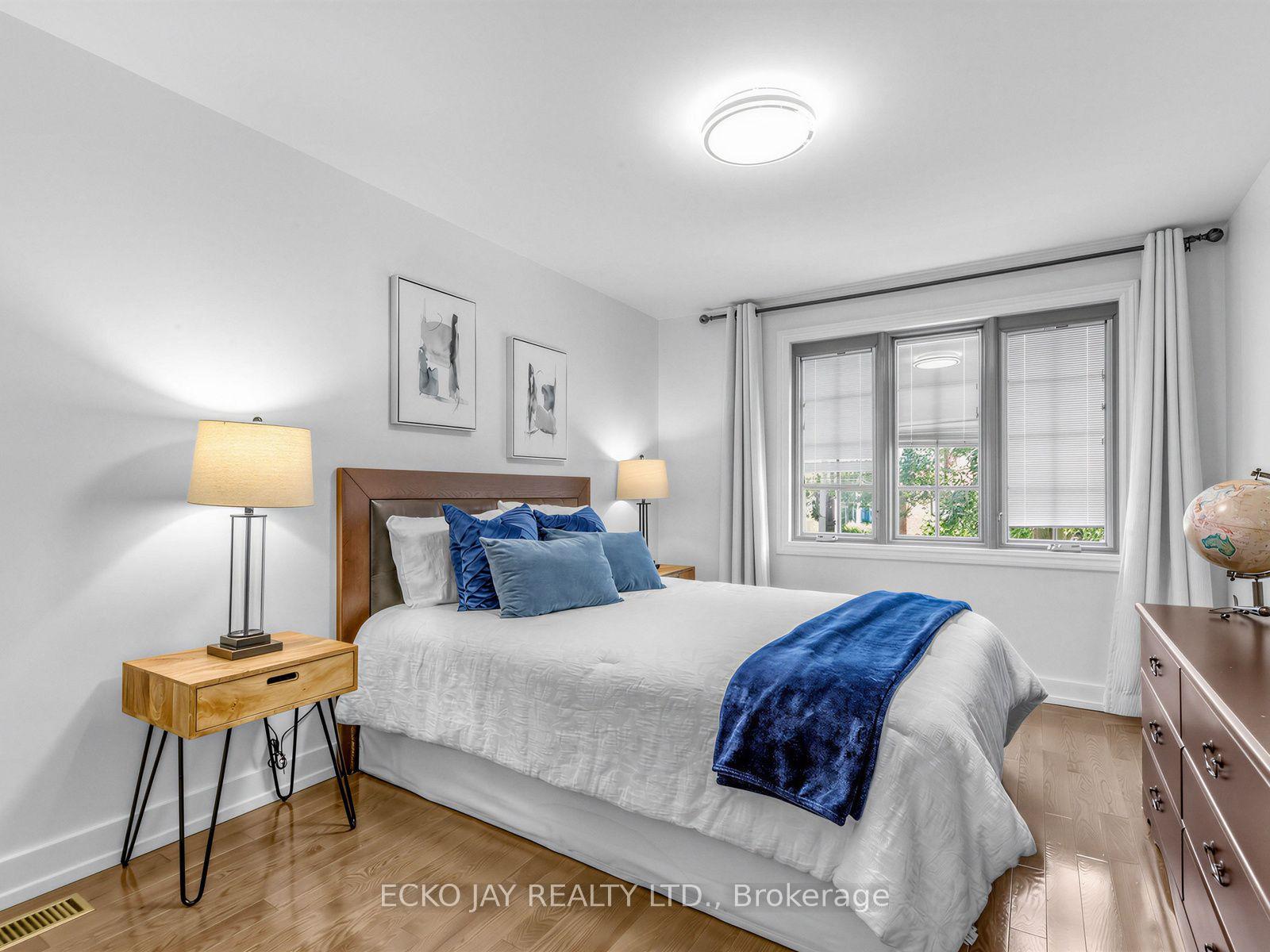 Photo 24 of 22 Meadowglade Crescent, North York, Henry Farm — HOMEH