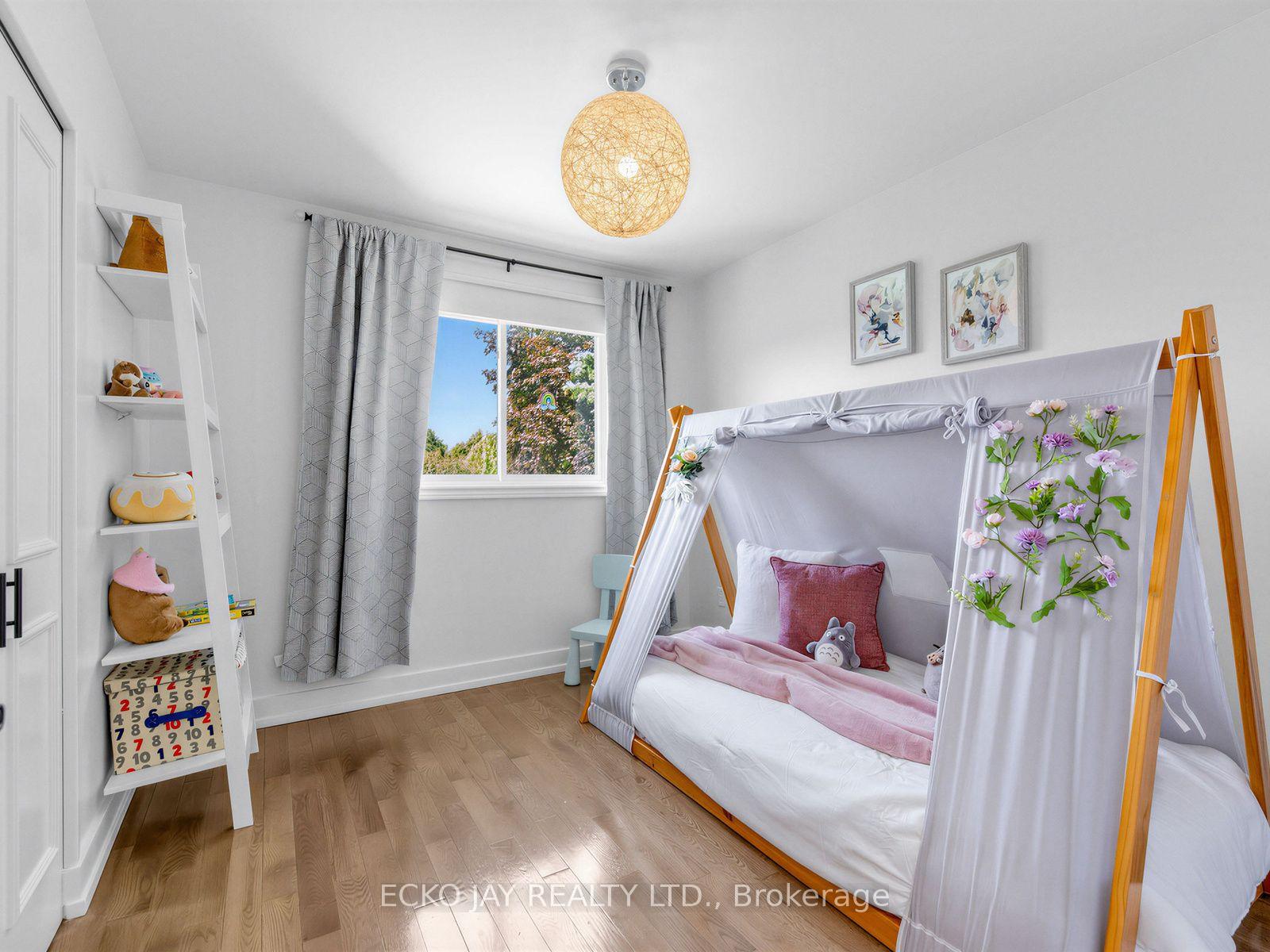 Photo 28 of 22 Meadowglade Crescent, North York, Henry Farm — HOMEH