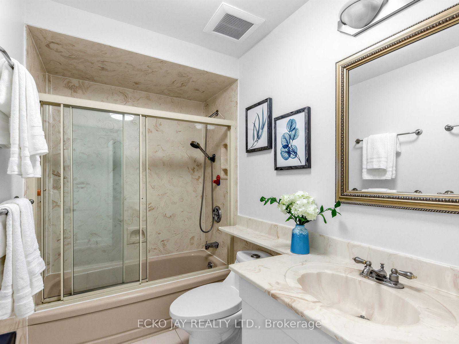 Photo 31 of 22 Meadowglade Crescent, North York, Henry Farm — HOMEH