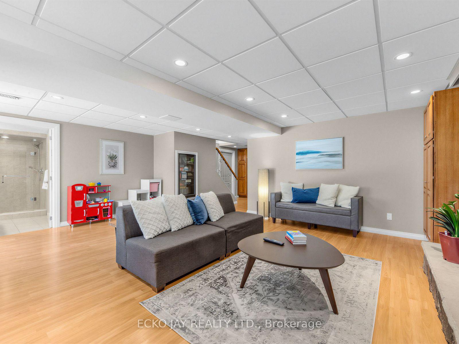 Photo 33 of 22 Meadowglade Crescent, North York, Henry Farm — HOMEH