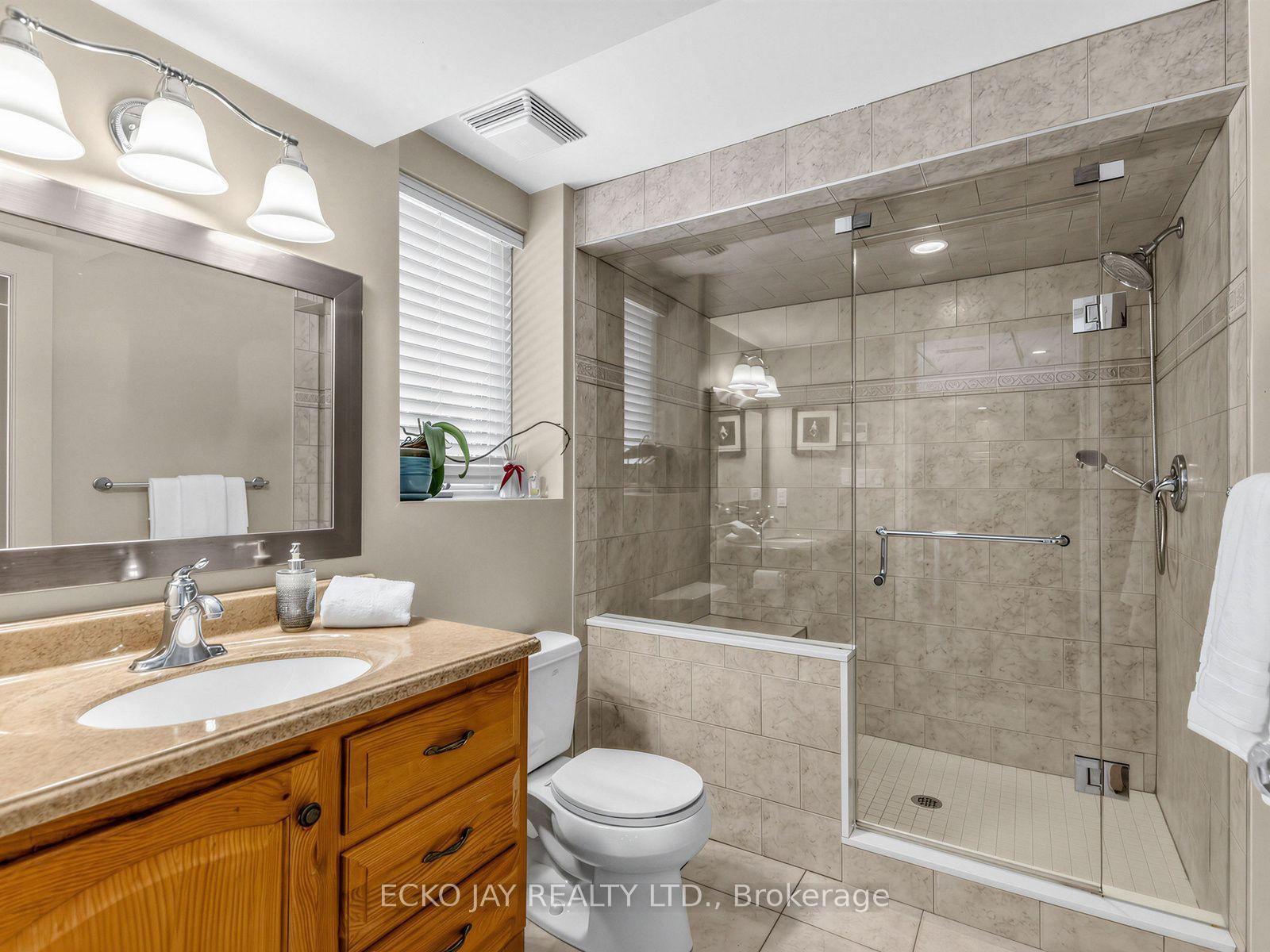 Photo 34 of 22 Meadowglade Crescent, North York, Henry Farm — HOMEH