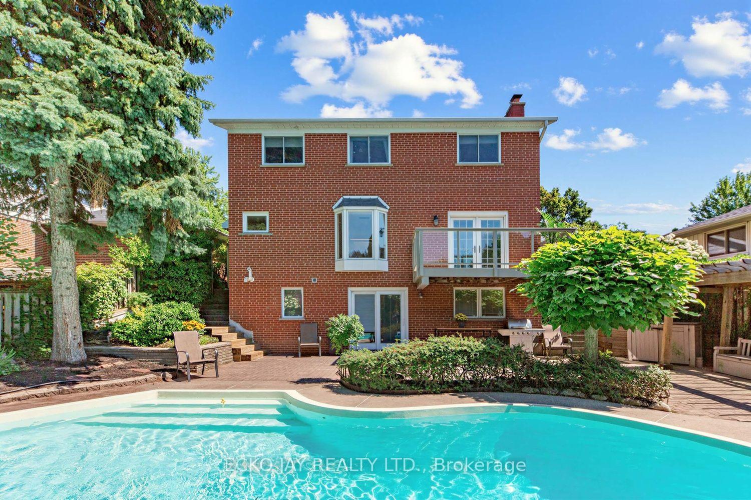 Photo 35 of 22 Meadowglade Crescent, North York, Henry Farm — HOMEH