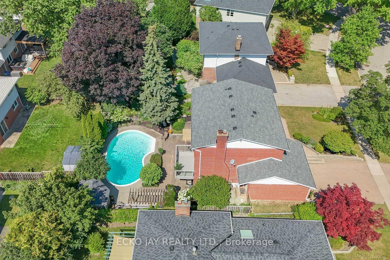 Photo 37 of 22 Meadowglade Crescent, North York, Henry Farm — HOMEH
