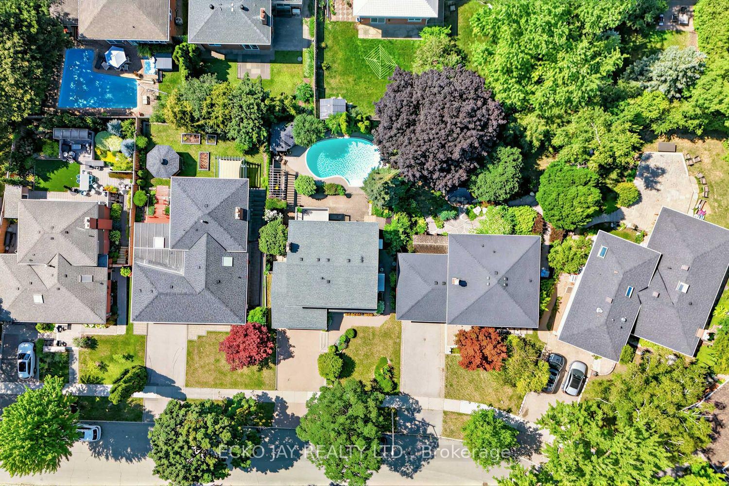 Photo 41 of 22 Meadowglade Crescent, North York, Henry Farm — HOMEH